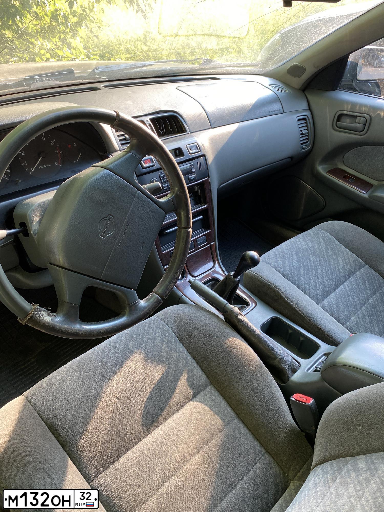 Фото автомобиля NISSAN MAXIMA, 1996 — госномер М132ОН32. Цвет: ТЕМНО-ЗЕЛЕНЫЙ