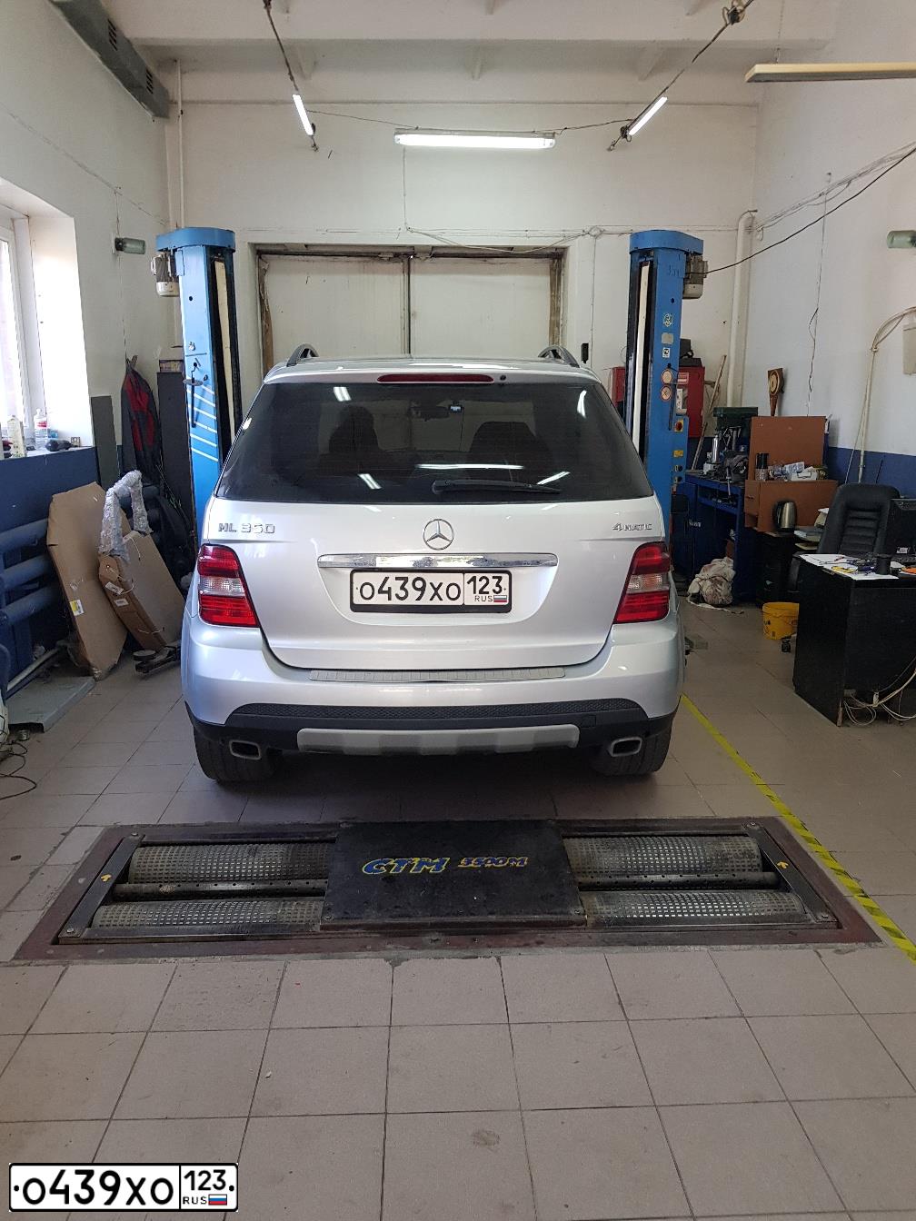 Фото автомобиля MERCEDES M-KLASSE, 2008 — госномер Р676ХК72. Цвет: СЕРЕБРИСТЫЙ