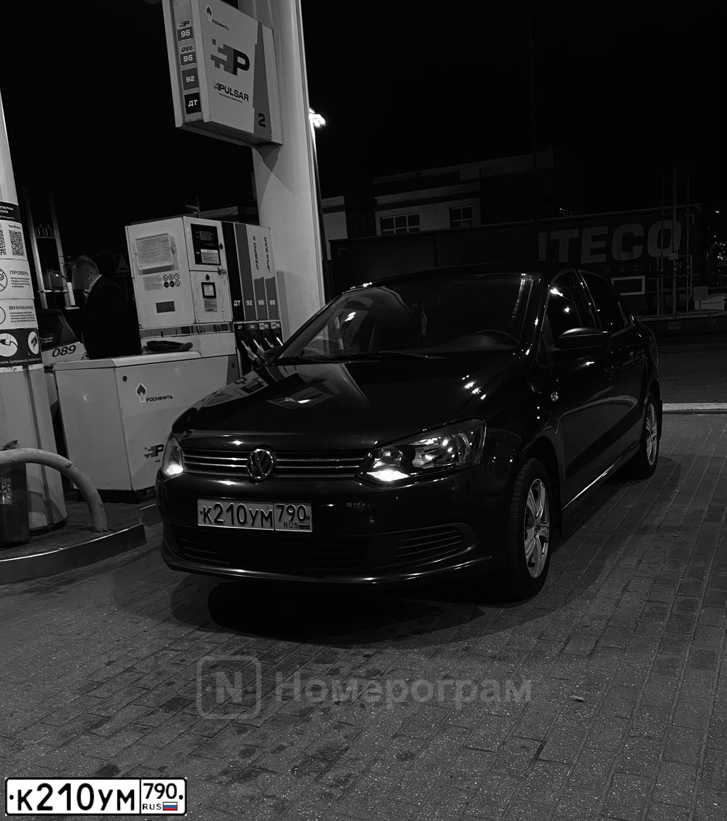 Фото автомобиля VOLKSWAGEN POLO, 2010 — госномер К210УМ790. Цвет: синий