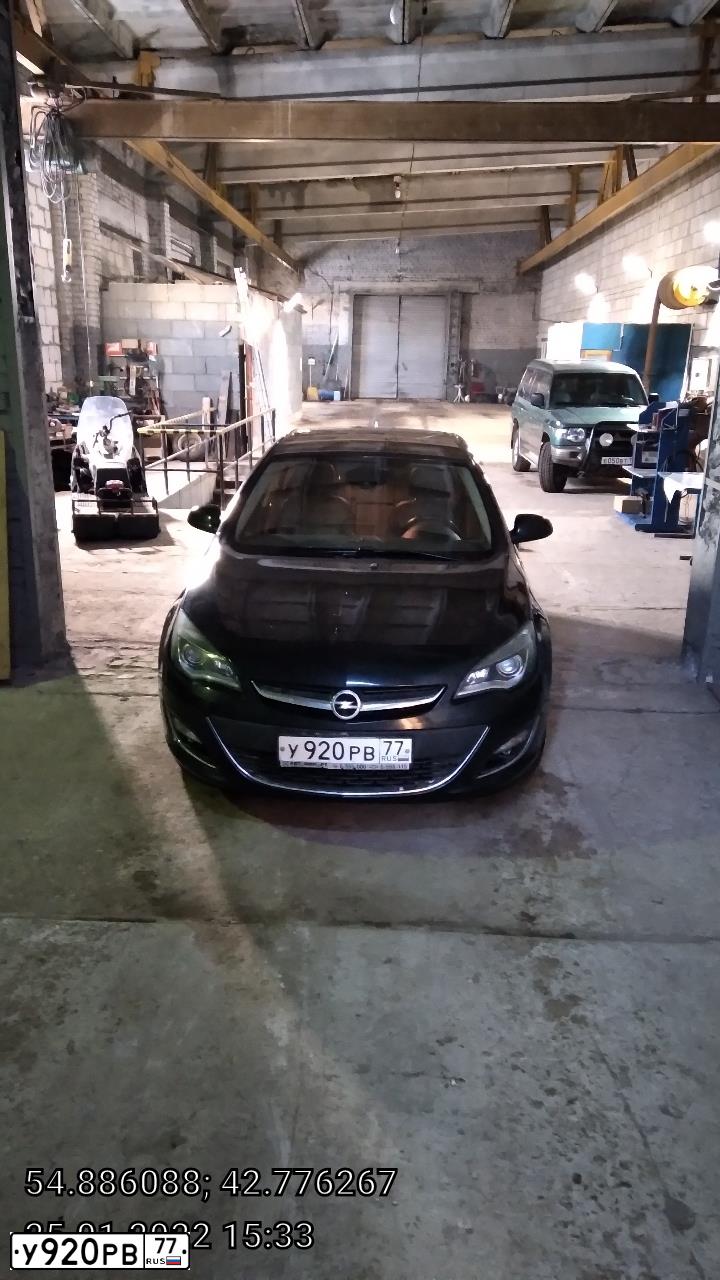Фото автомобиля OPEL ASTRA, 2013 — госномер У920РВ77. Цвет: ЧЕРНЫЙ