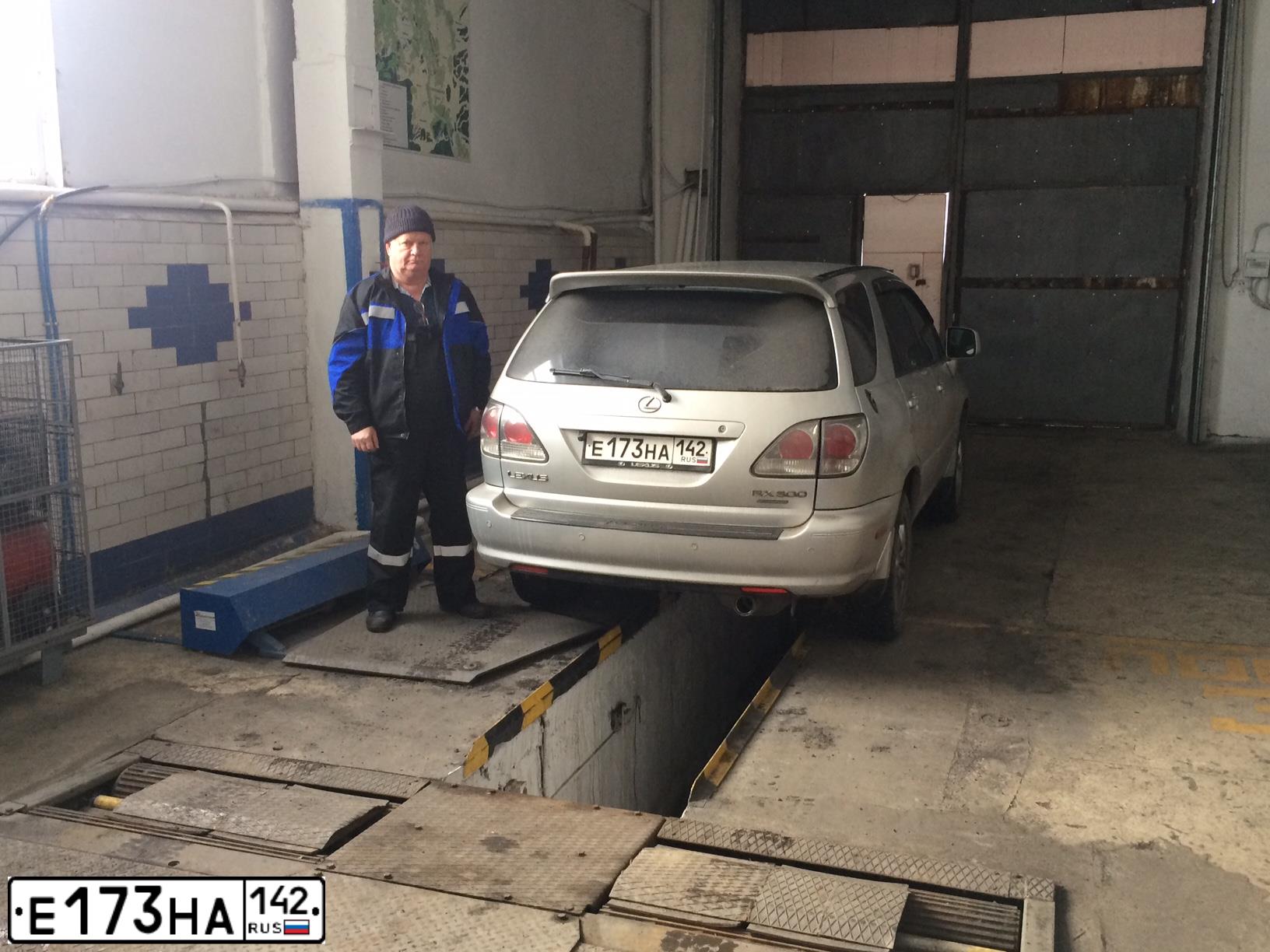 Фото автомобиля LEXUS RX300, 2001 — госномер В532СК122. Цвет: СЕРЕБРИСТЫЙ