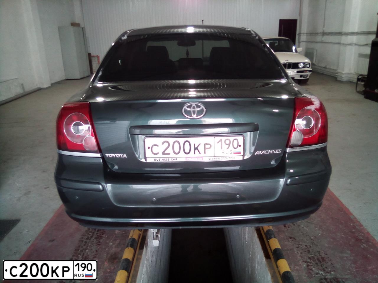 Фото автомобиля TOYOTA AVENSIS, 2006 — госномер К590РН124. Цвет: ЗЕЛЕНЫЙ ТЕМНЫЙ