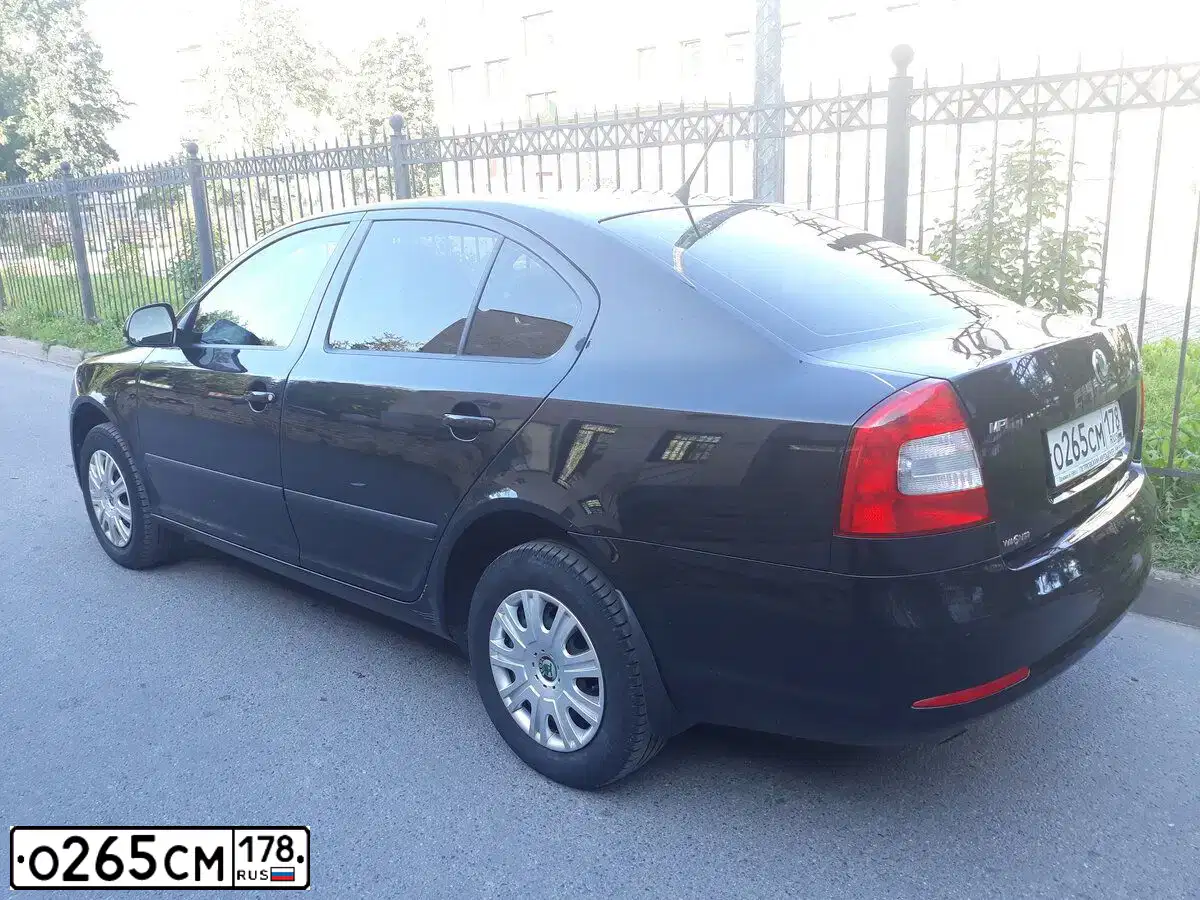 Фото автомобиля SKODA OCTAVIA, 2013 — госномер О265СМ178. Цвет: ЧЕРНЫЙ