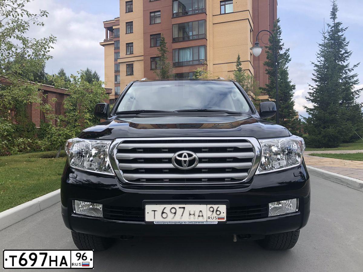 Фото автомобиля TOYOTA LANDCRUISER 200, 2011 — госномер К848АА142. Цвет: ЧЕРНЫЙ