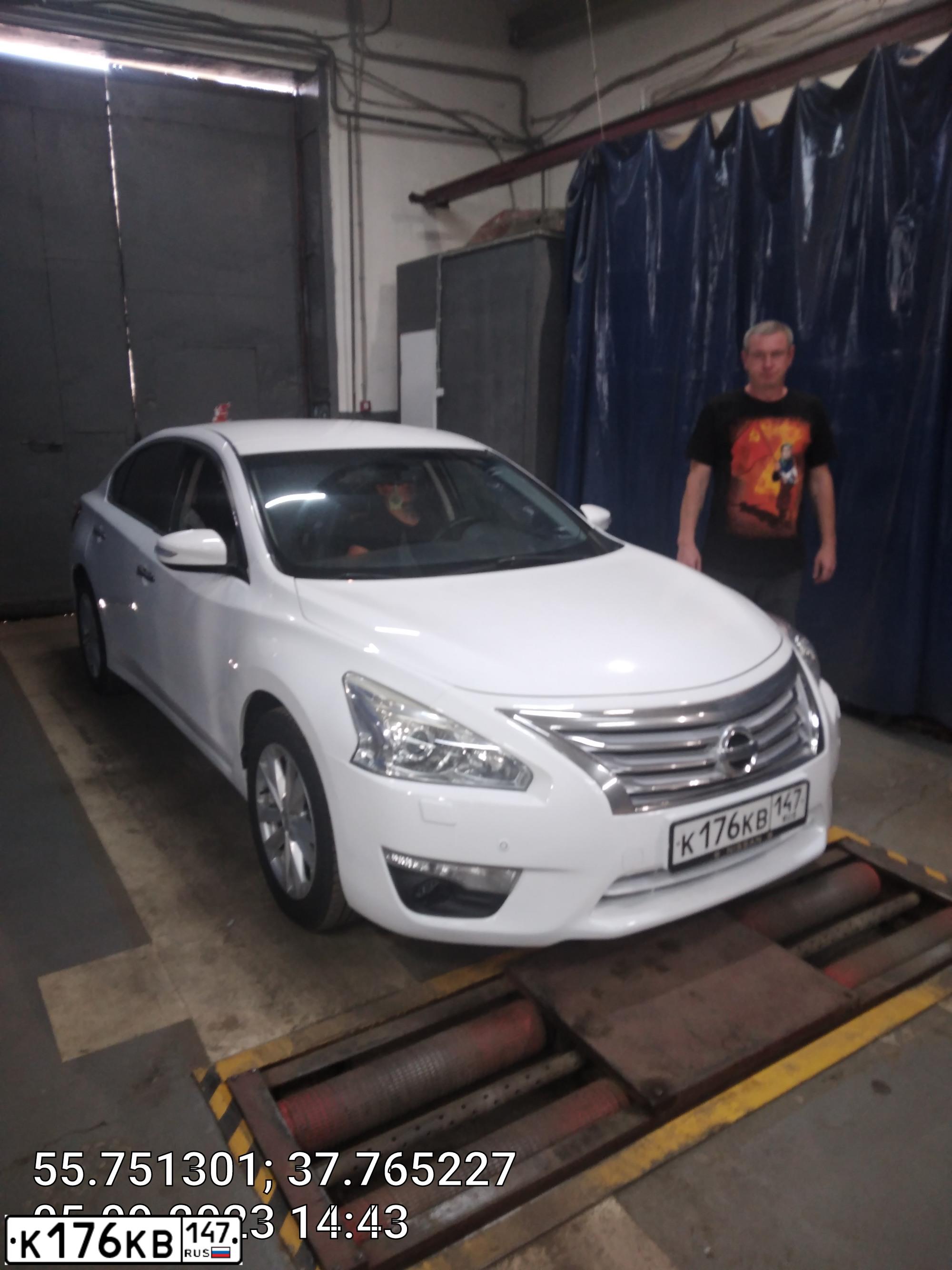 Фото автомобиля NISSAN TEANA, 2014 — госномер М593ВВ702. Цвет: Белый