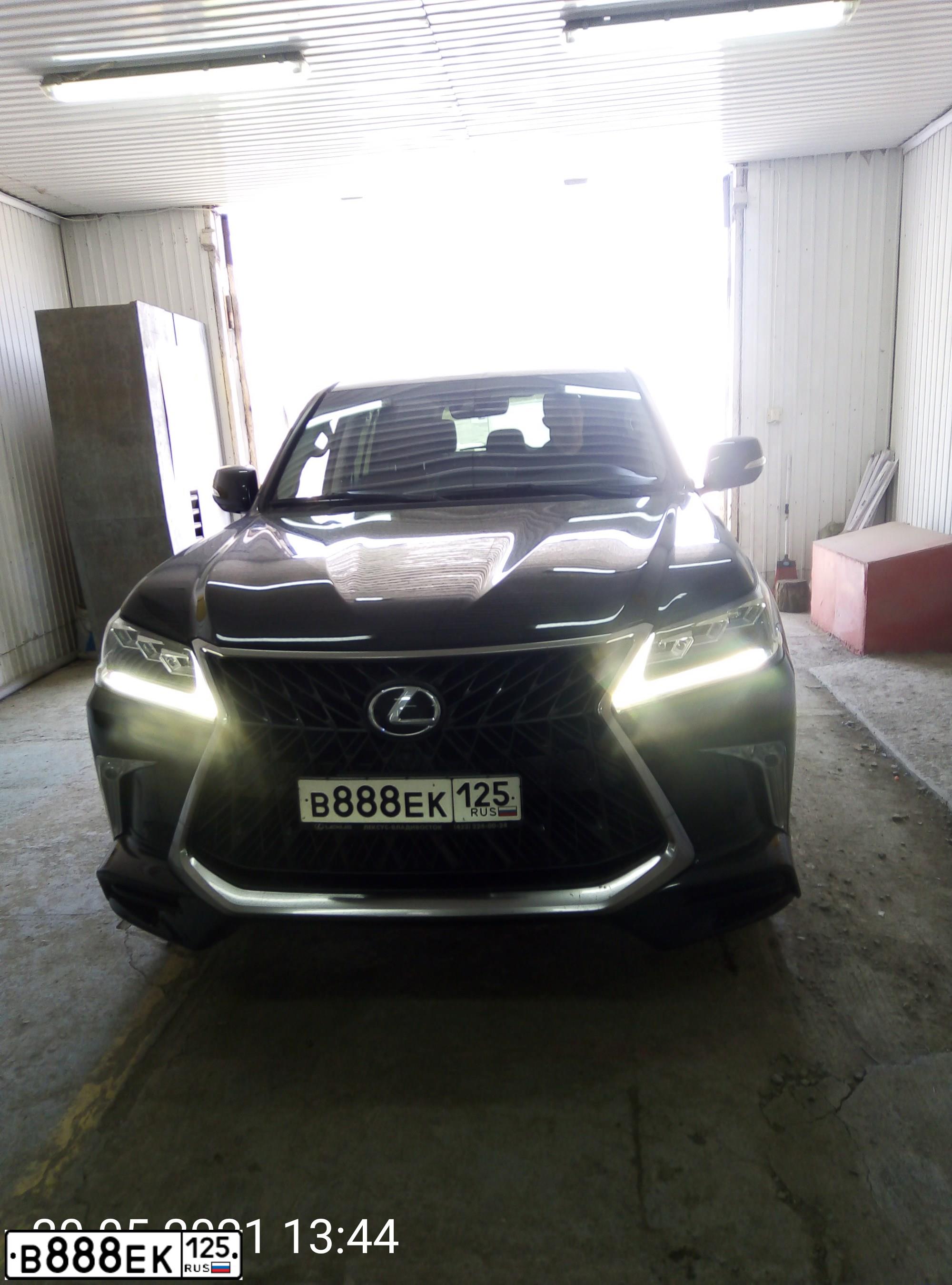 Фото автомобиля LEXUS LX, 2017 — госномер М666КВ125. Цвет: ЧЕРНЫЙ