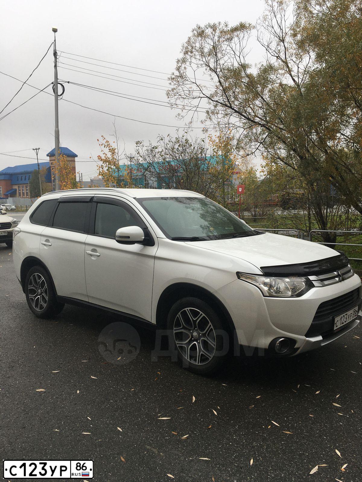 Фото автомобиля MITSUBISHI OUTLANDER, 2010 — госномер В083АТ186. Цвет: ЧЕРНЫЙ