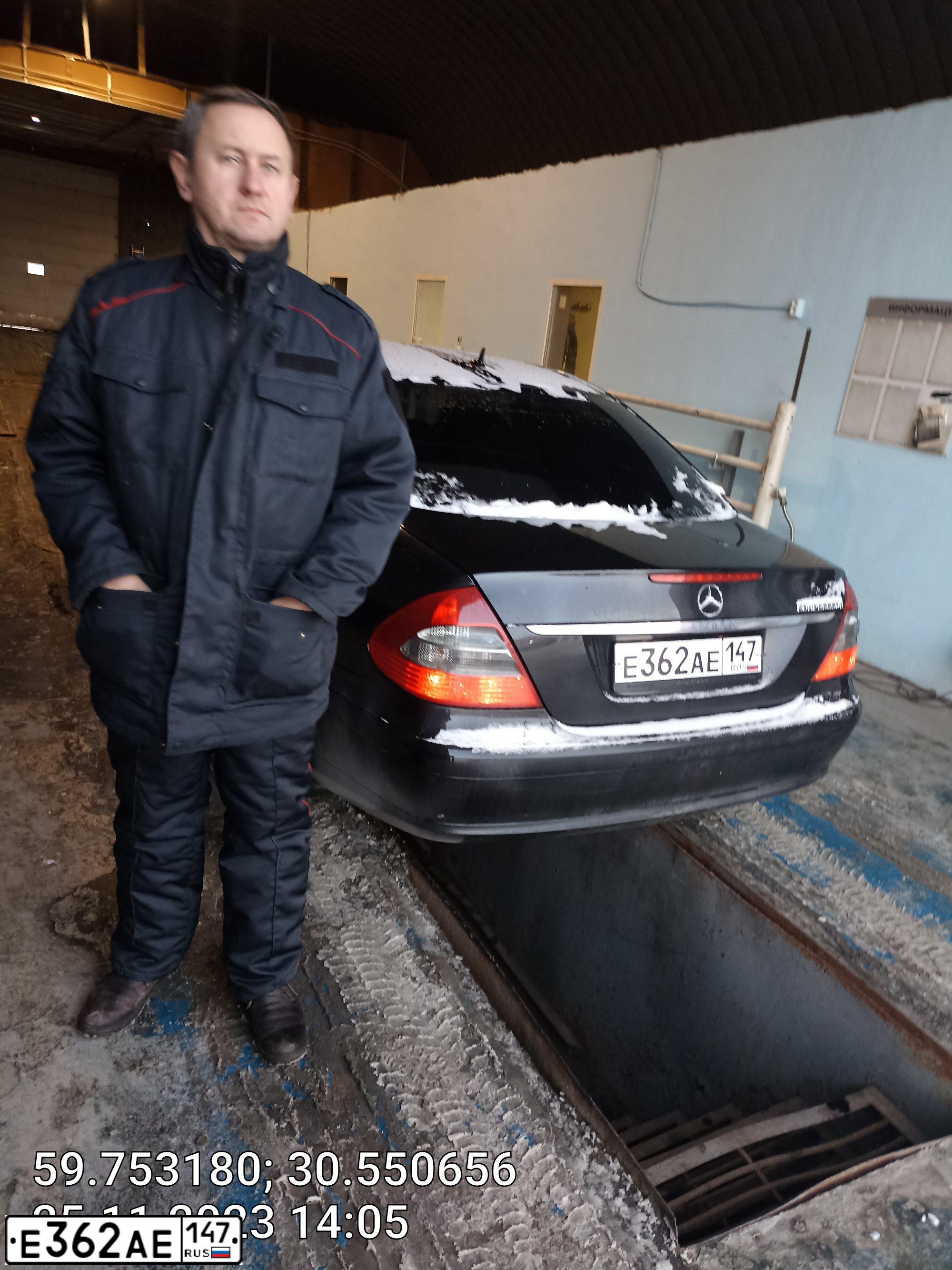 Фото автомобиля MERCEDES-BENZ E200, 2006 — госномер С310КТ198. Цвет: ЧЕРНЫЙ