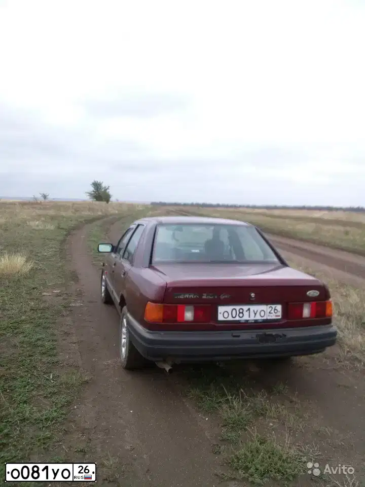 Фото автомобиля FORD SIERRA, 1989 — госномер О081УО26. Цвет: ВИШНЕВЫЙ