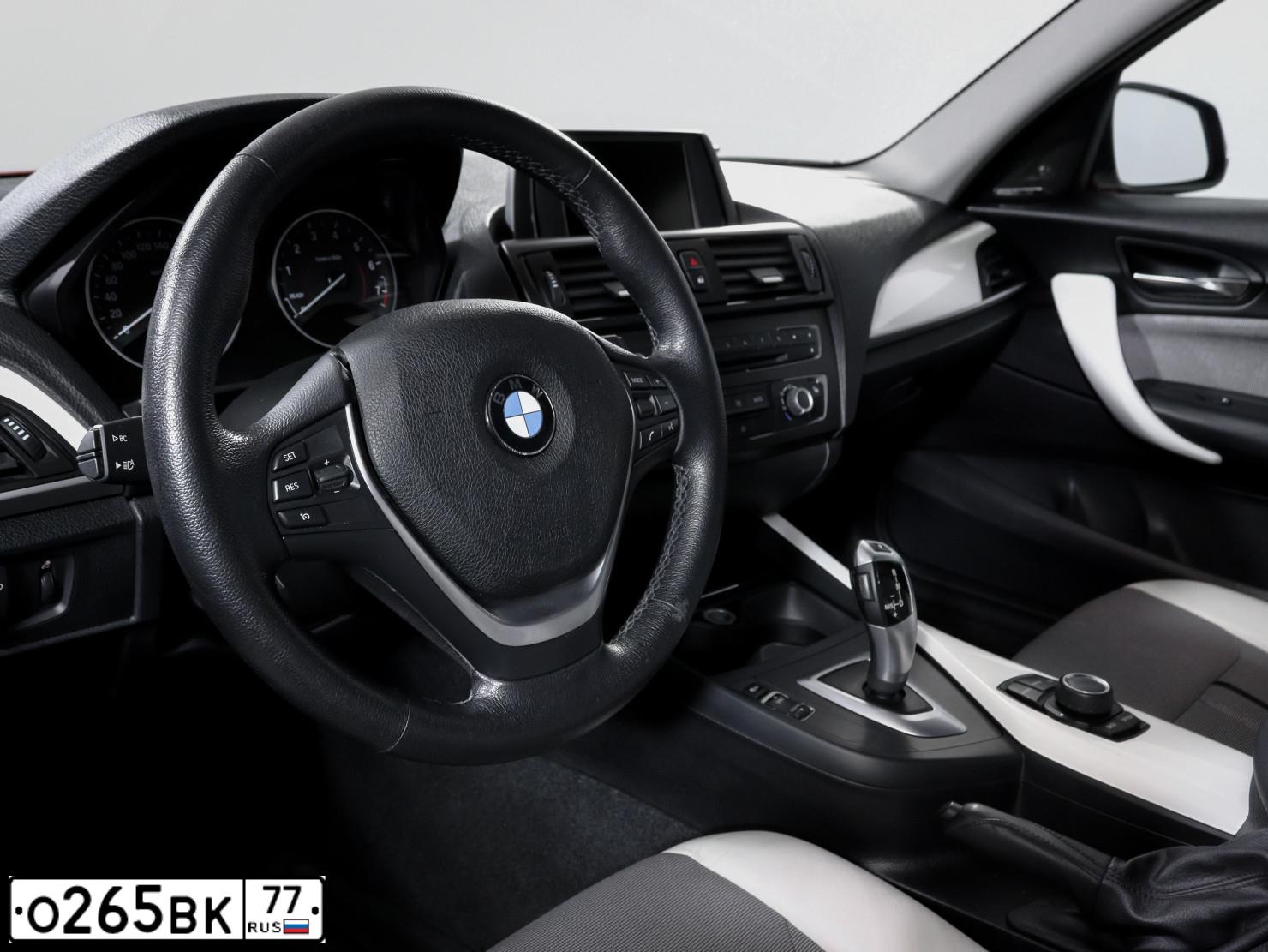 Фото автомобиля BMW 118I, 2012 — госномер Т747ВТ550. Цвет: Оранжевый