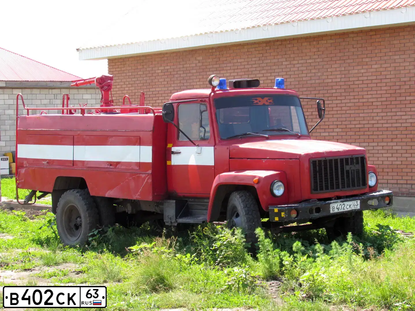 Фото автомобиля GAZ 3307, 1991 — госномер В402СК63. Цвет: КРАСНЫЙ