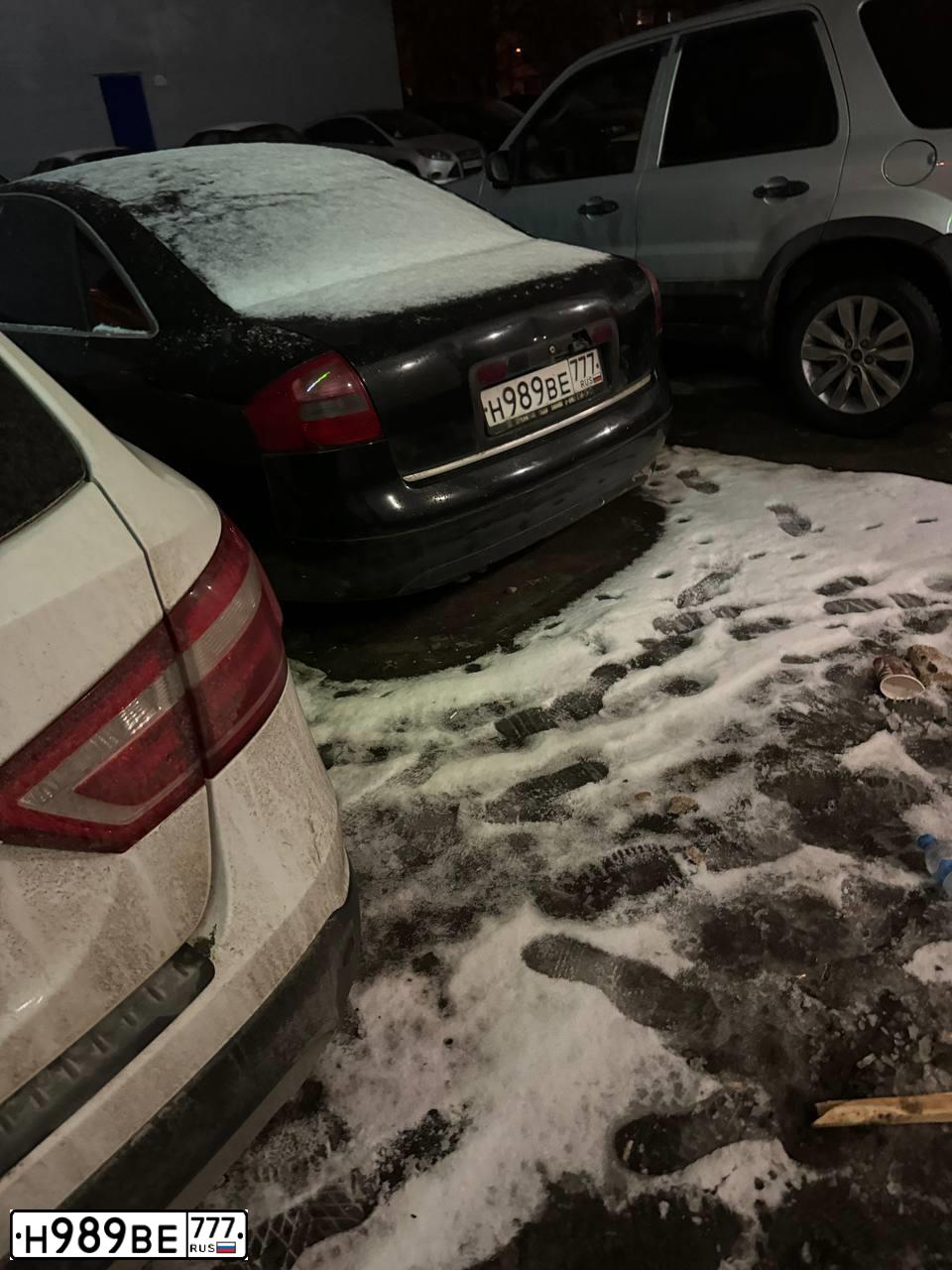 Фото автомобиля AUDI A6, 1998 — госномер Н989ВЕ777. Цвет: ЧЕРНЫЙ