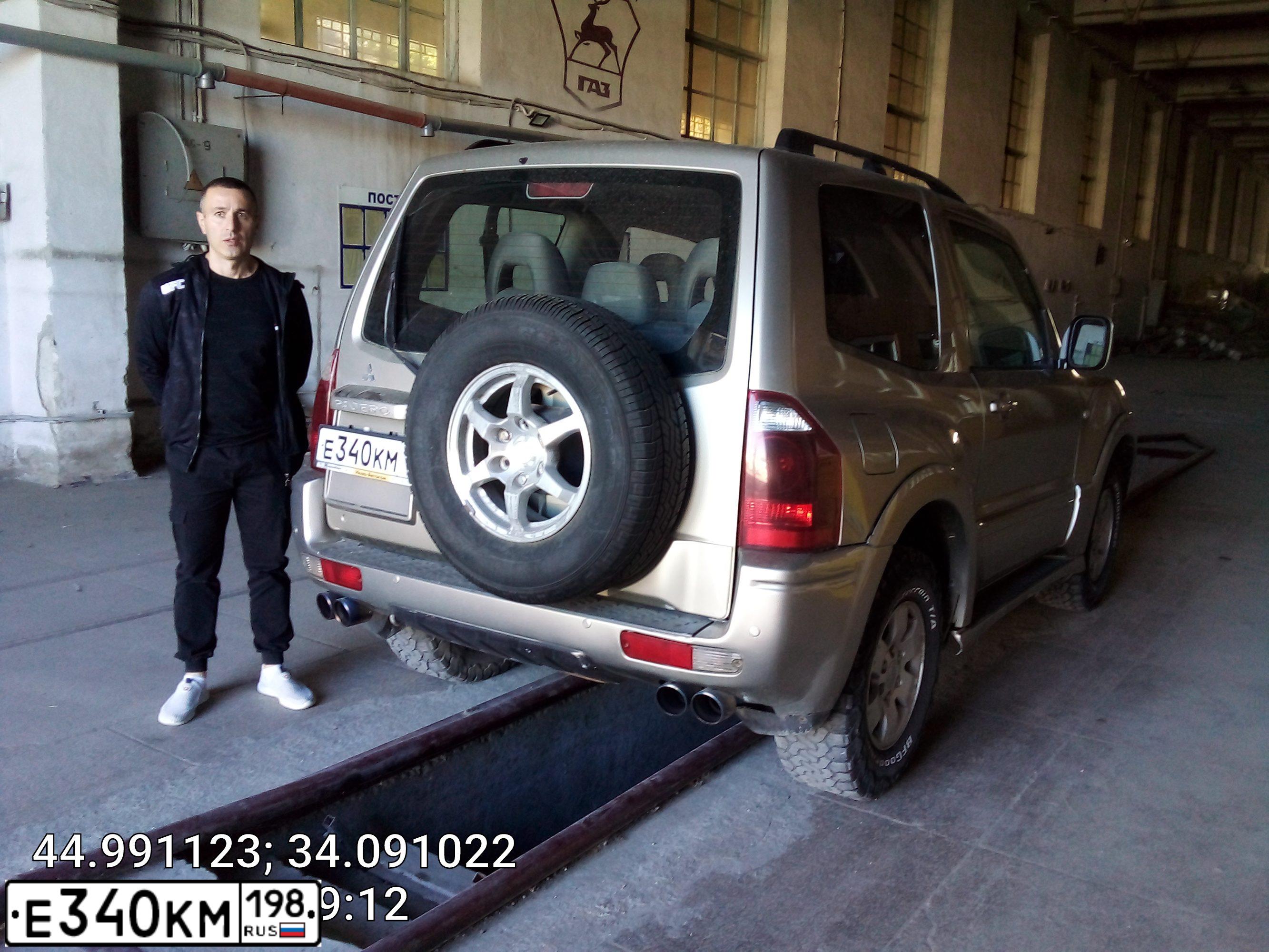 Фото автомобиля MITSUBISHI PAJERO, 2001 — госномер М571УР116. Цвет: СЕРЕБРИСТЫЙ
