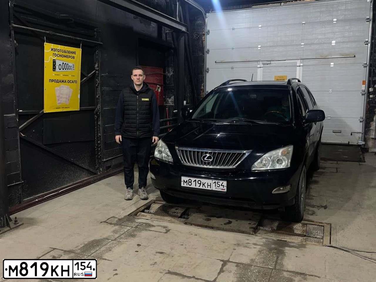 Фото автомобиля LEXUS RX, 2008 — госномер Р378ЕО154. Цвет: ЧЕРНЫЙ