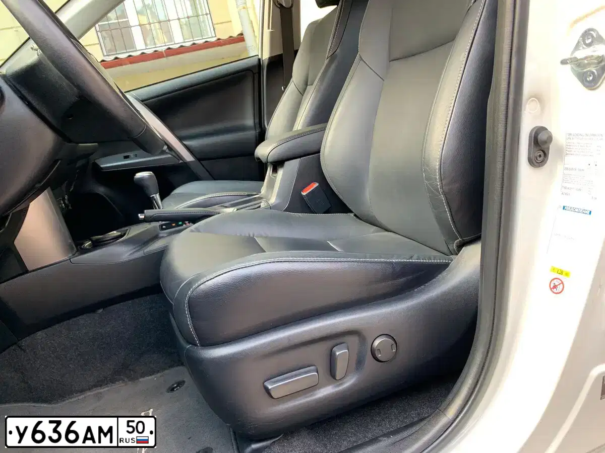Фото автомобиля TOYOTA RAV4, 2016 — госномер А119ТУ51. Цвет: БЕЛЫЙ ПЕРЛАМУТР