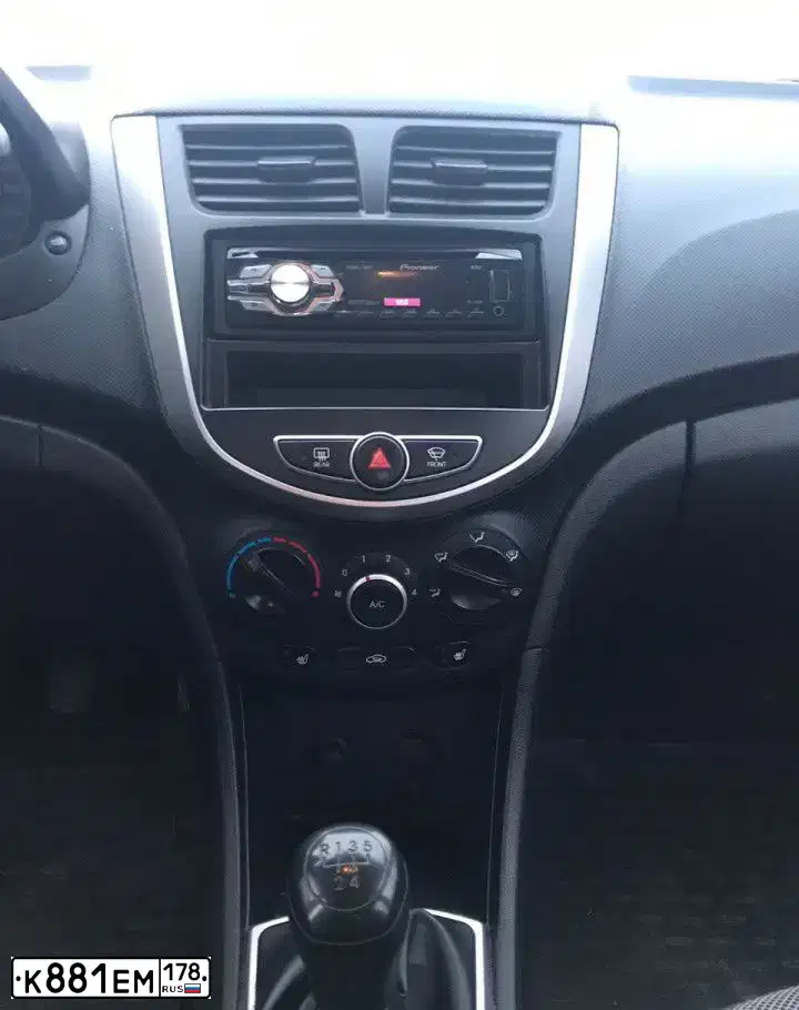 Фото автомобиля HYUNDAI SOLARIS, 2011 — госномер К881ЕМ178. Цвет: ФИОЛЕТОВЫЙ