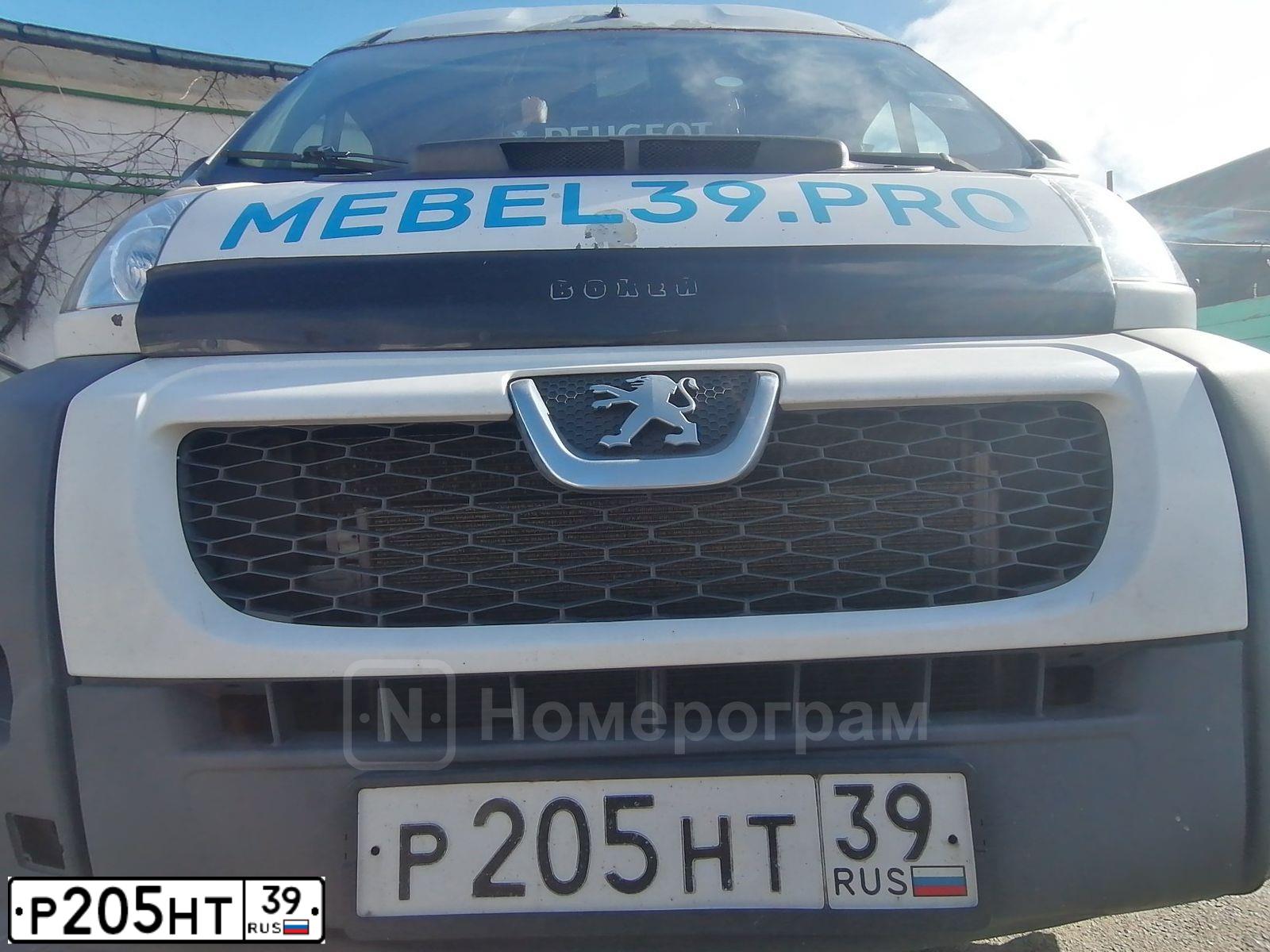 Фото автомобиля PEUGEOT BOXER, 2008 — госномер Р205НТ39. Цвет: Белый