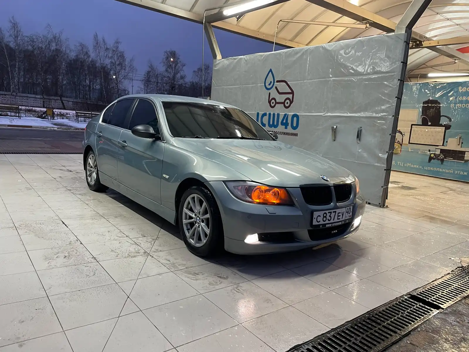 Фото автомобиля BMW SERIE 3, 2007 — госномер С837ЕУ40. Цвет: СЕРЫЙ