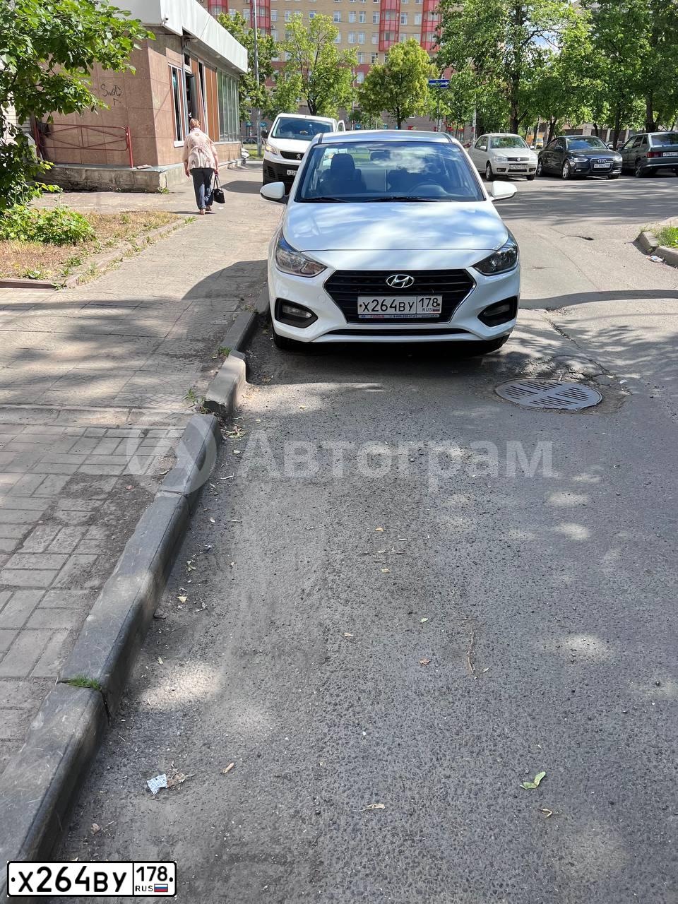 Фото автомобиля HYUNDAI SOLARIS, 2017 — госномер К084АМ147. Цвет: Белый