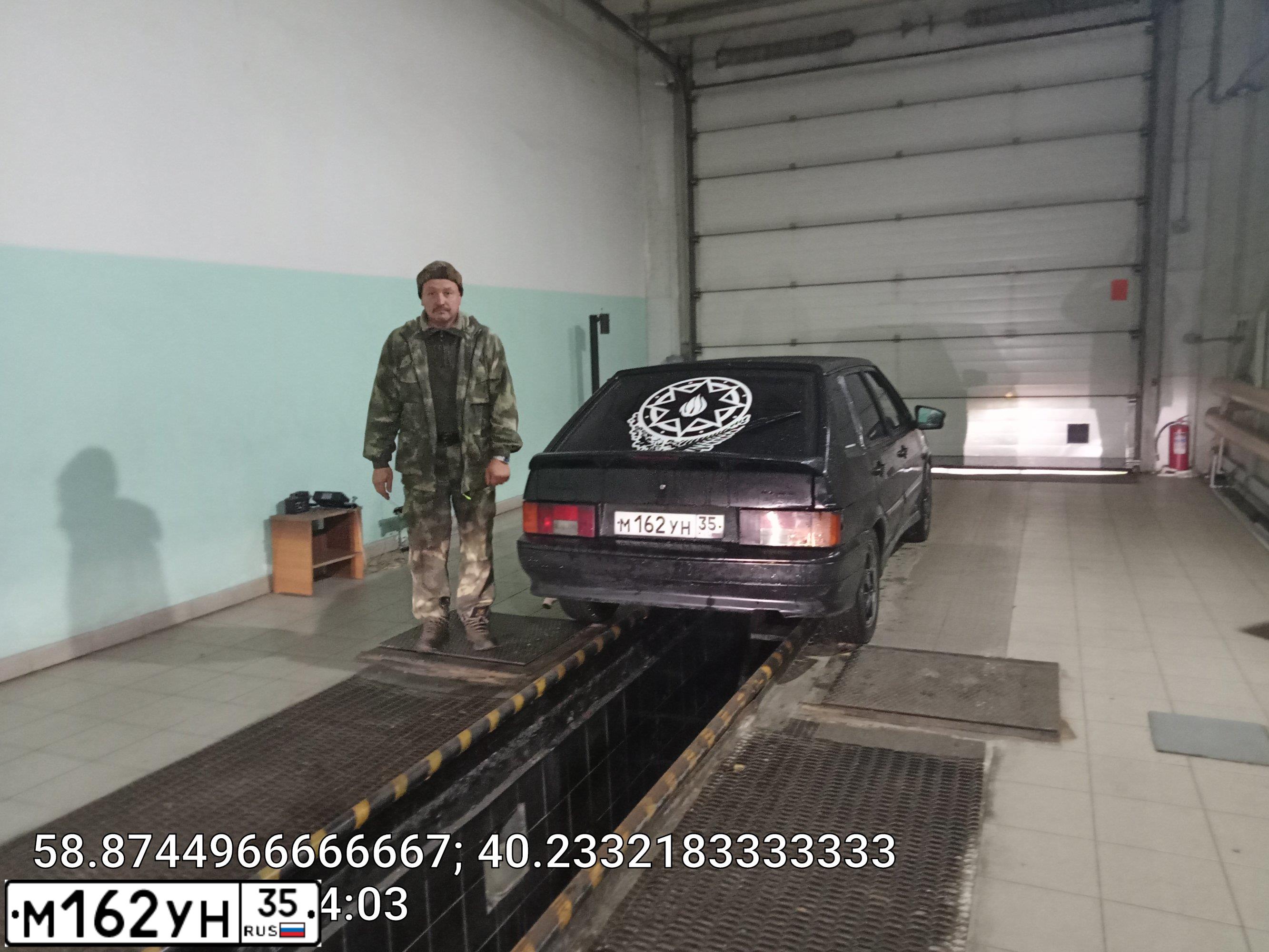Фото автомобиля LADA 2114 SAMARA, 2011 — госномер М162УН35. Цвет: Сине-Черный