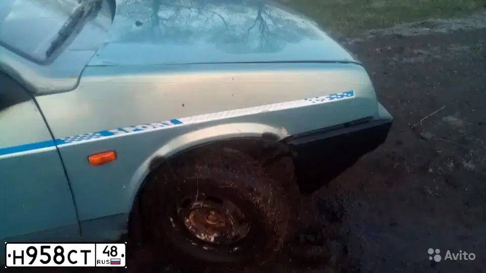 Фото автомобиля LADA 2109 SAMARA, 1999 — госномер Н958СТ48. Цвет: СЕРЕБРИСТО-ЖЕЛТО-ЗЕЛЕНЫЙ