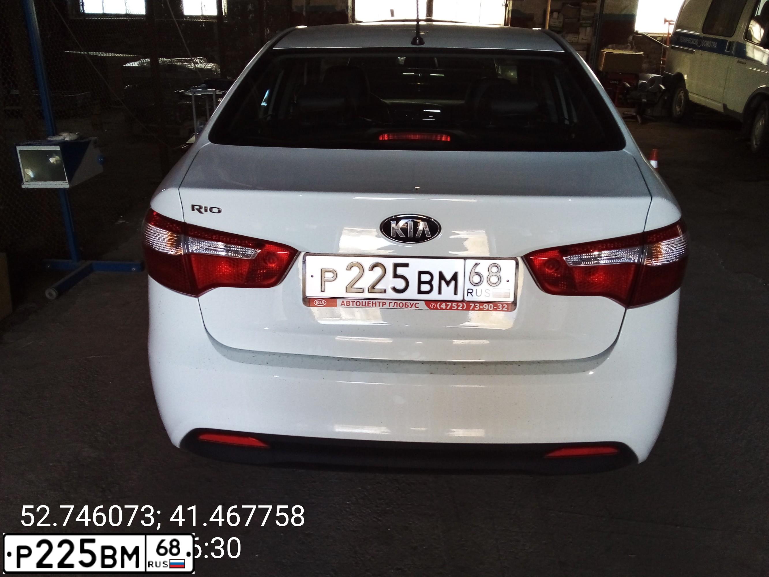 Фото автомобиля KIA RIO, 2013 — госномер Р225ВМ68. Цвет: Белый