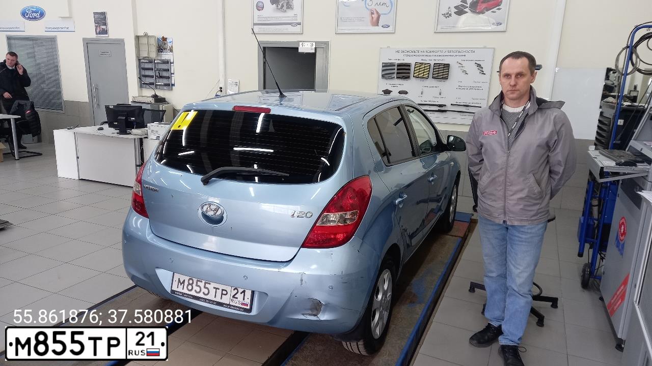 Фото автомобиля HYUNDAI I20, 2010 — госномер М855ТР21. Цвет: голубой