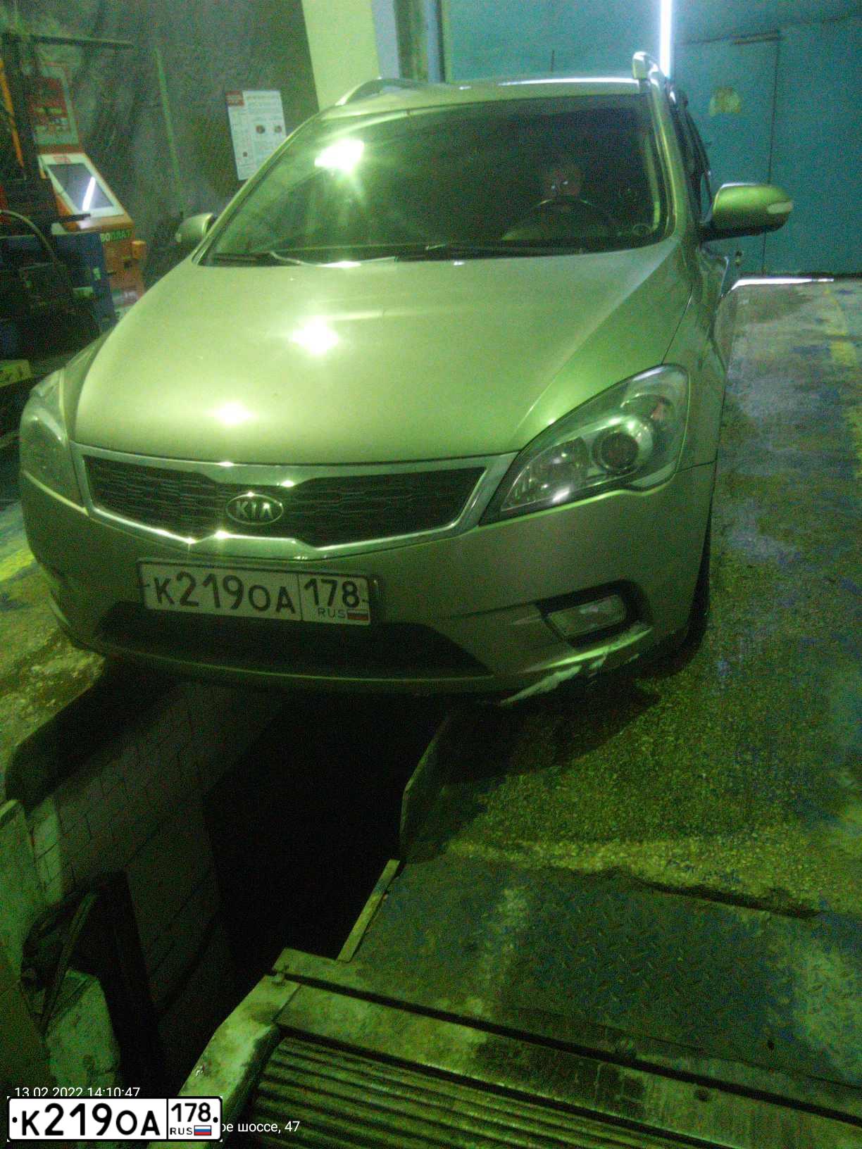 Фото автомобиля KIA CEE'D, 2011 — госномер К219ОА178. Цвет: СЕРЕБРИСТЫЙ