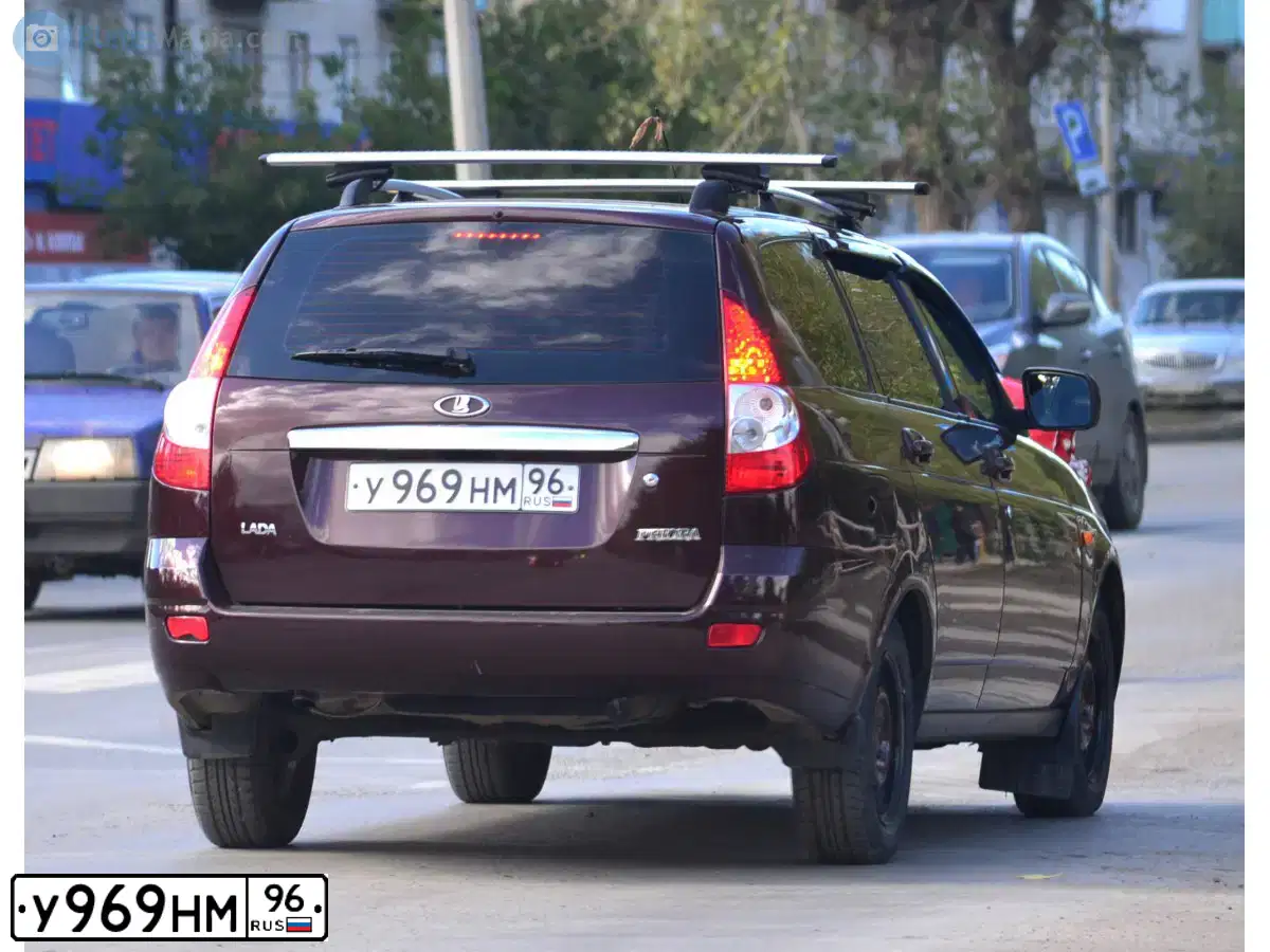 Фото автомобиля LADA 2171 PRIORA, 2012 — госномер У969НМ96. Цвет: ТЕМНО-КРАСНЫЙ