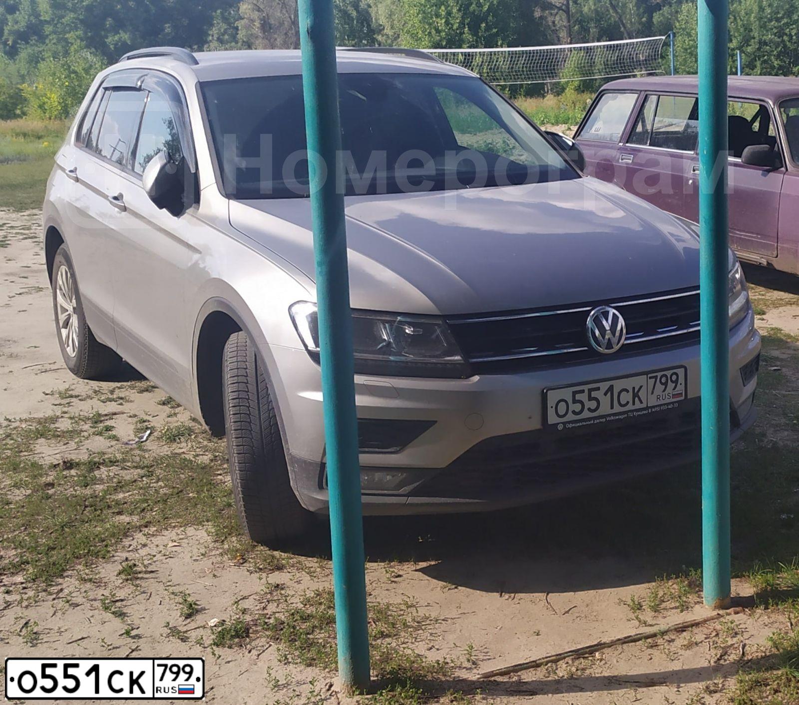 Фото автомобиля VOLKSWAGEN TIGUAN, 2019 — госномер О551СК799. Цвет: СЕРЫЙ