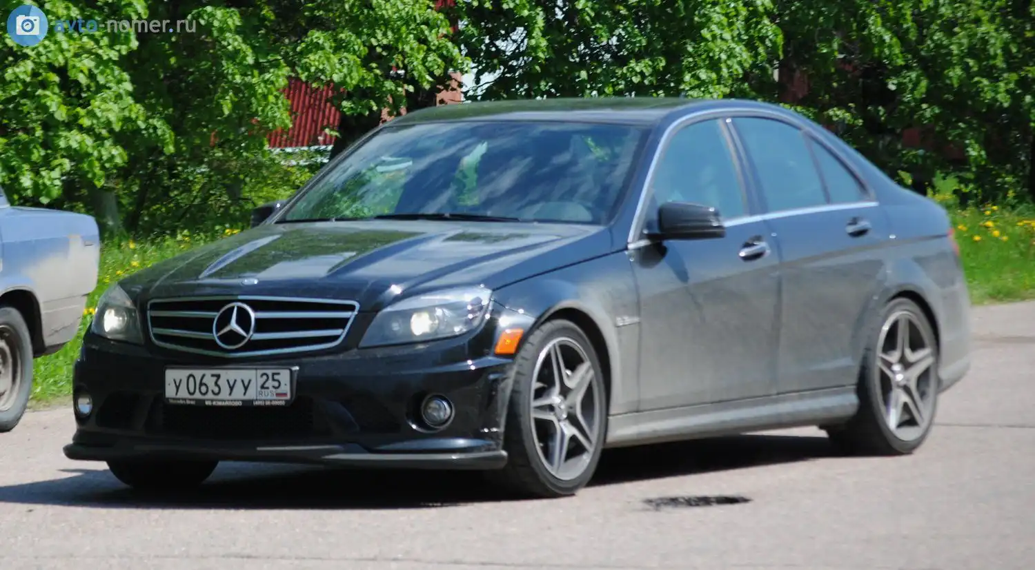 Фото автомобиля MERCEDES C-KLASSE, 2011 — госномер У063УУ25. Цвет: ЧЕРНЫЙ