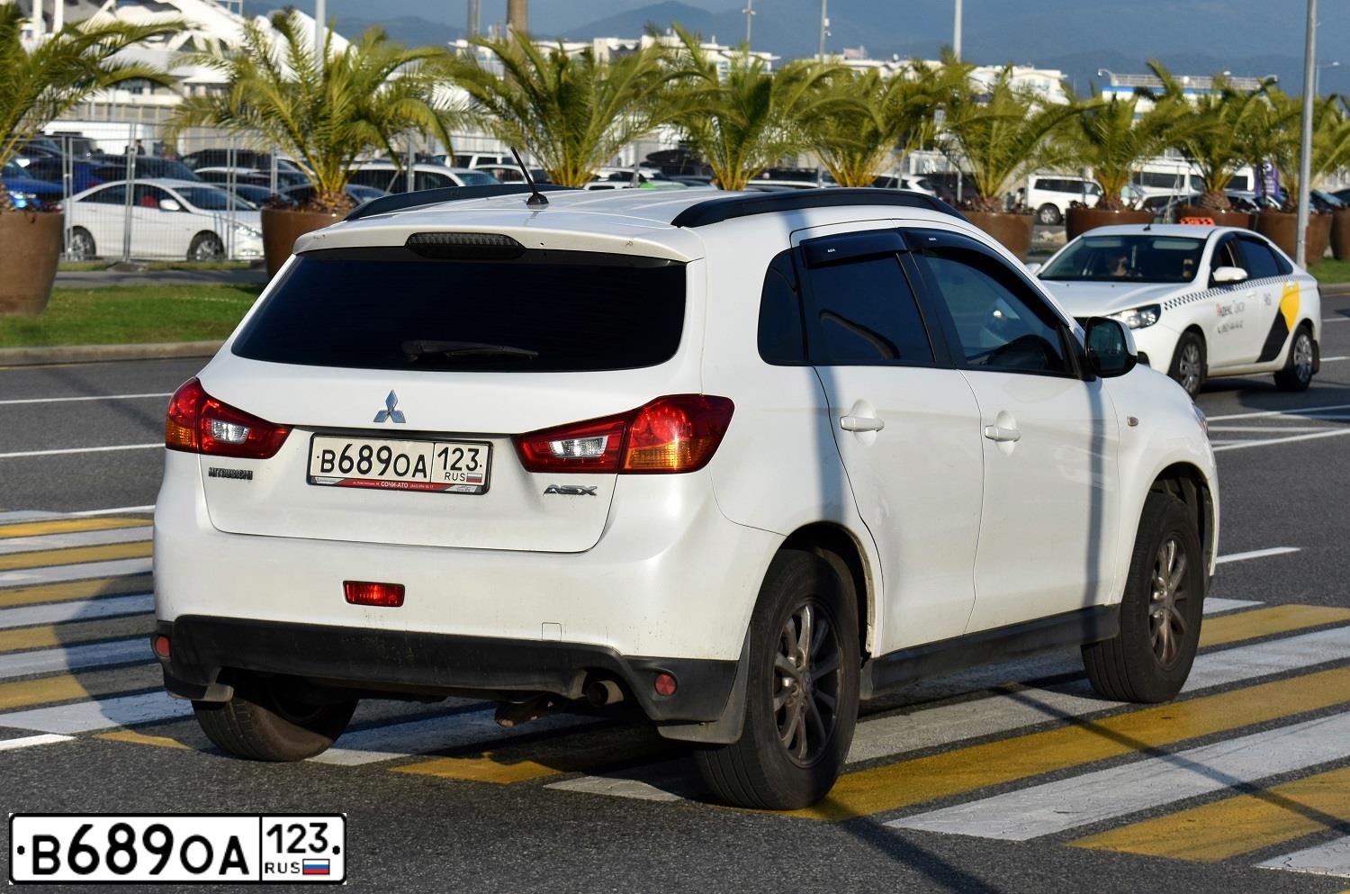 Фото автомобиля MITSUBISHI ASX, 2014 — госномер Н405РН82. Цвет: Белый