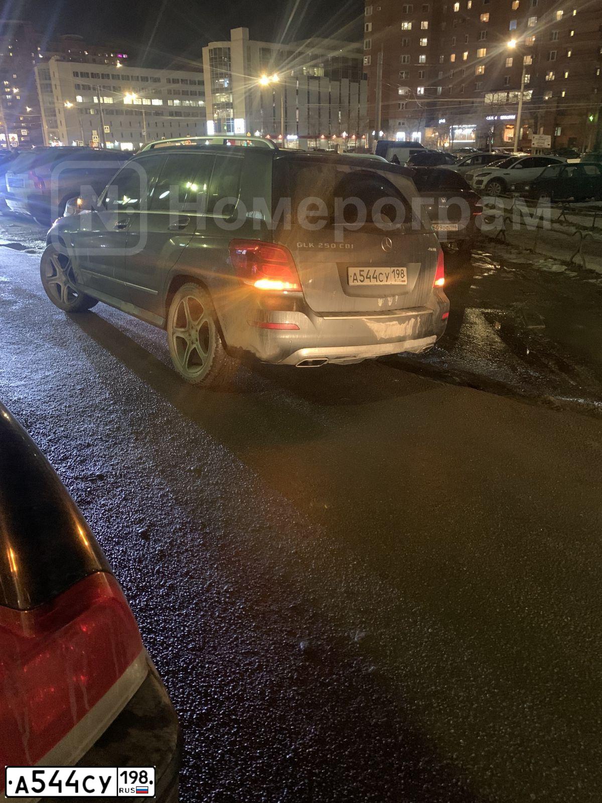 Фото автомобиля MERCEDES GLK-KLASSE, 2014 — госномер В747ТВ178. Цвет: СЕРЫЙ