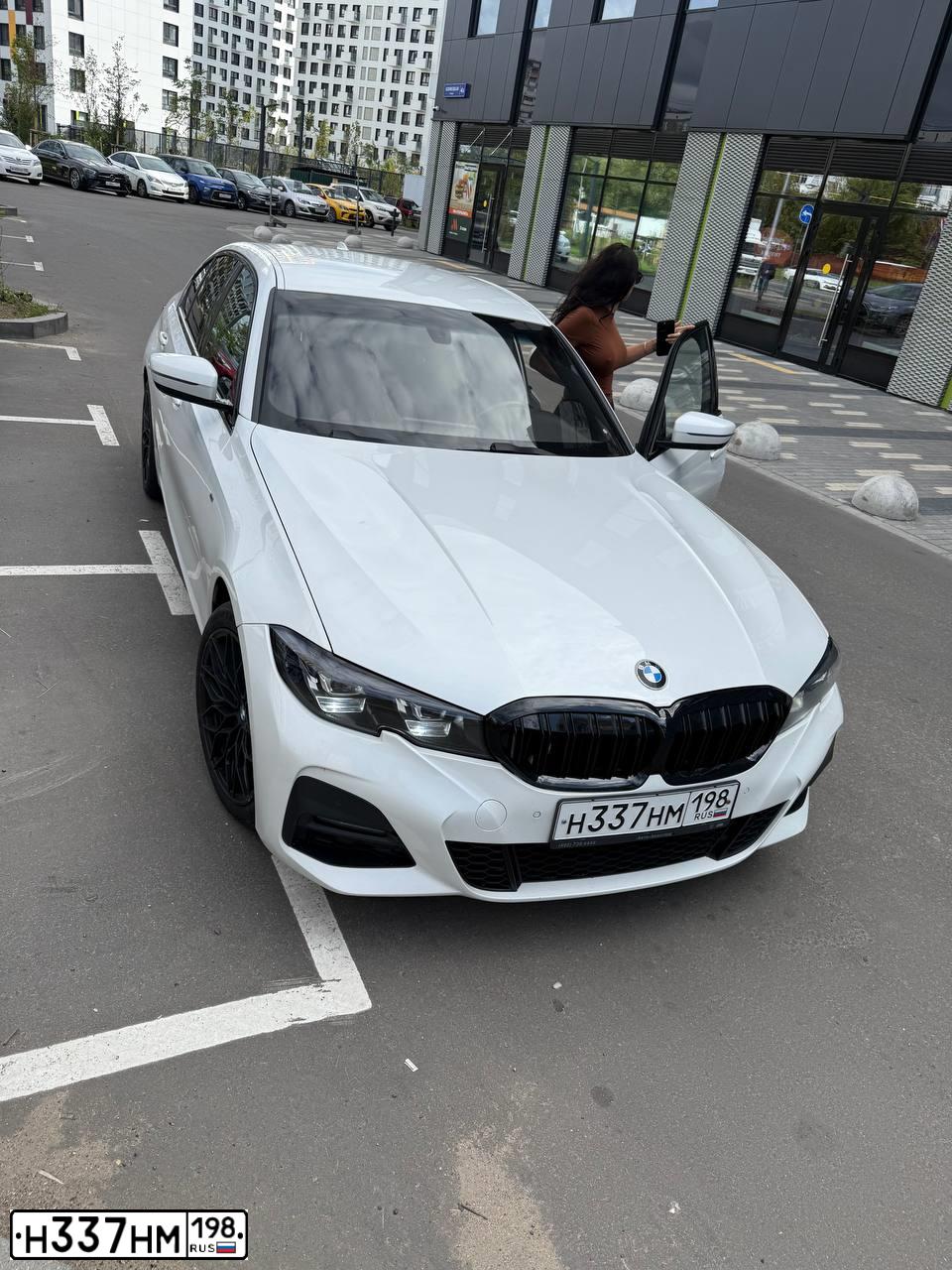 Фото автомобиля BMW SERIE 3, 2019 — госномер Н337НМ198. Цвет: Белый