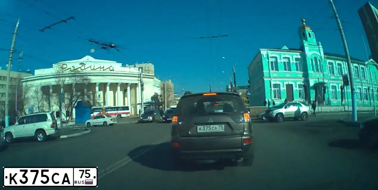 Фото автомобиля MITSUBISHI OUTLANDER, 2012 — госномер К375СА75. Цвет: КОРИЧНЕВЫЙ