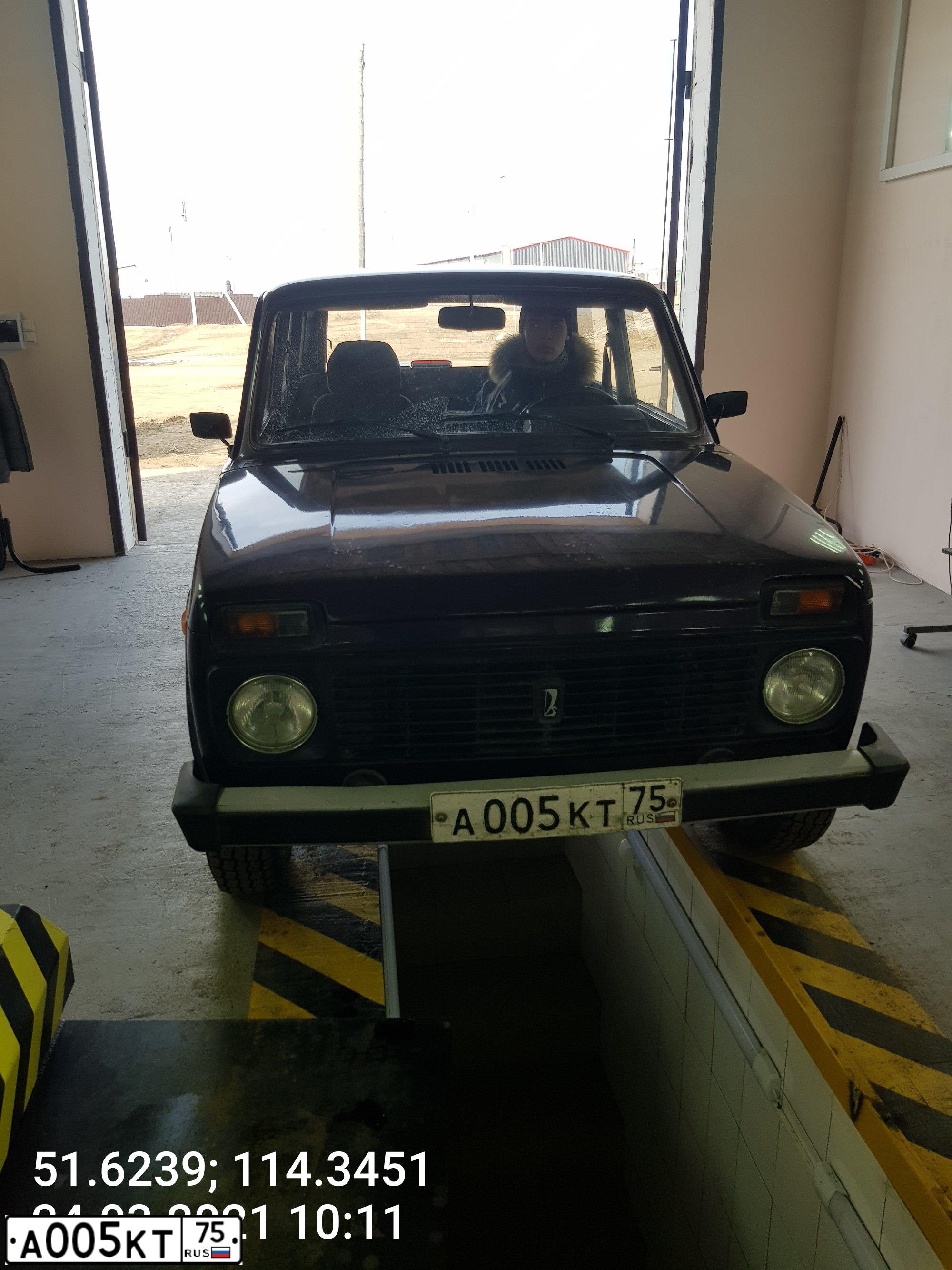 Фото автомобиля LADA 2121 NIVA, 2002 — госномер А005КТ75. Цвет: ФИОЛЕТОВЫЙ