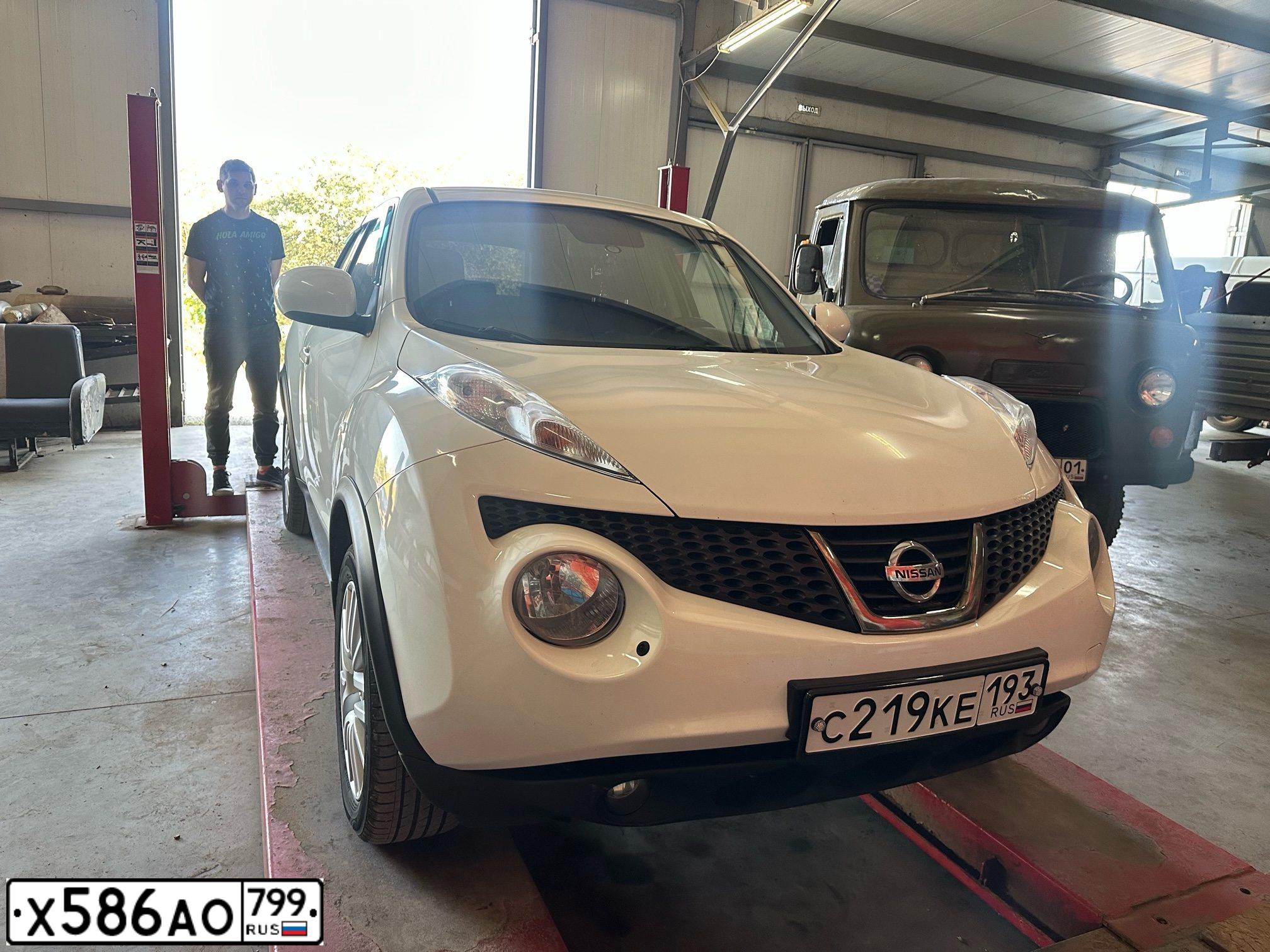Фото автомобиля NISSAN JUKE, 2012 — госномер С077ОА123. Цвет: Белый