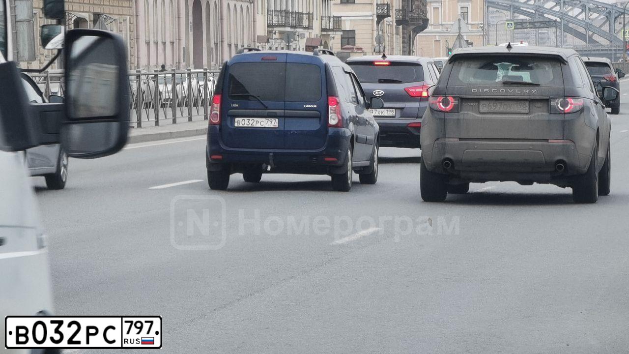 Фото автомобиля LADA LARGUS, 2016 — госномер В032РС797. Цвет: СИНИЙ