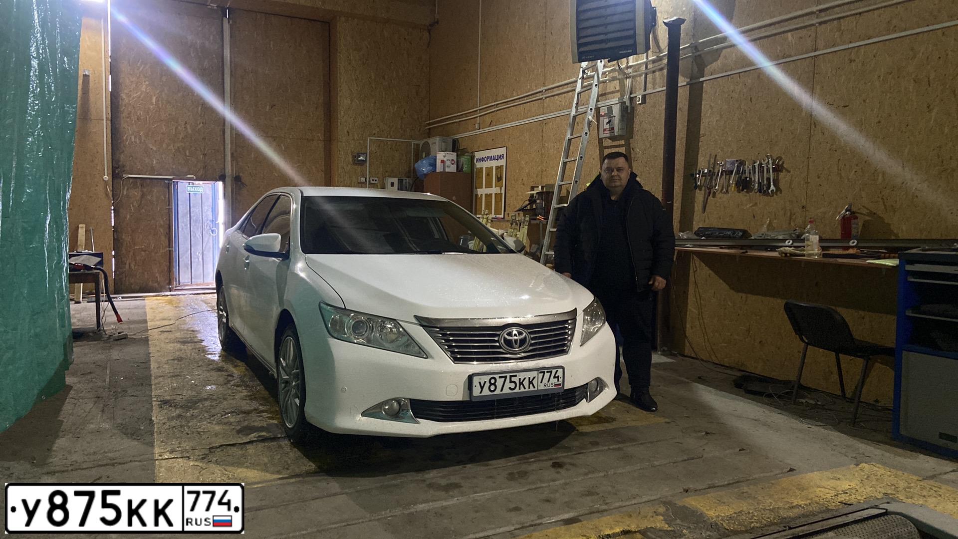 Фото автомобиля TOYOTA CAMRY, 2012 — госномер С434УЕ72. Цвет: Белый