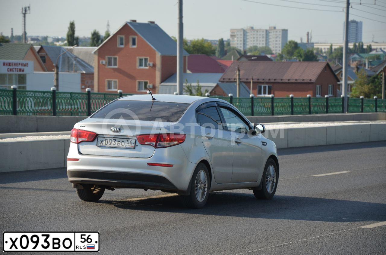 Фото автомобиля KIA RIO, 2016 — госномер Р625ОА186. Цвет: Серебристый