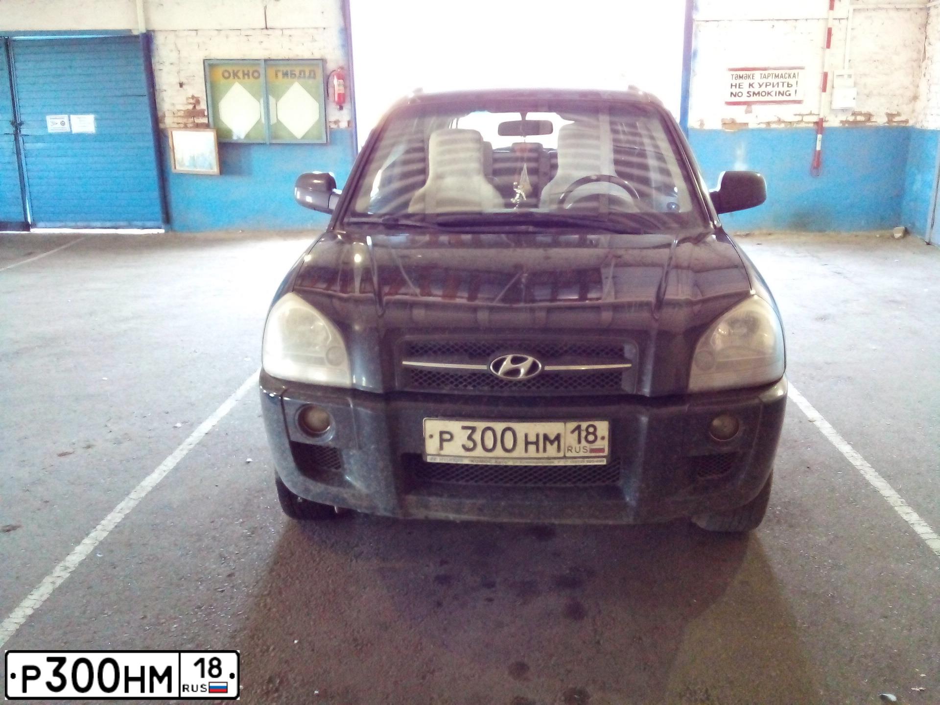 Фото автомобиля HYUNDAI TUCSON, 2006 — госномер Р300НМ18. Цвет: ЧЕРНЫЙ