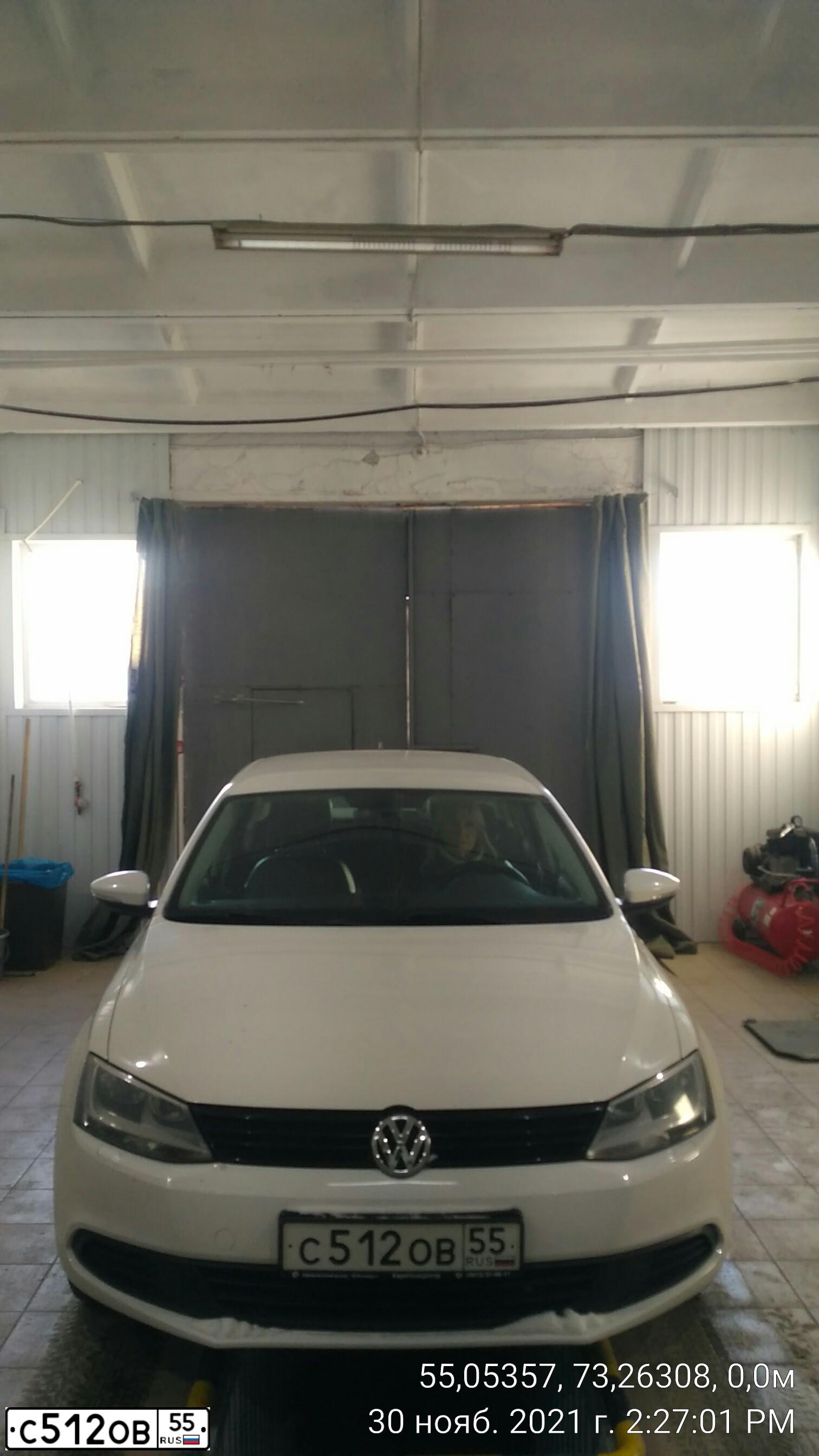 Фото автомобиля VOLKSWAGEN JETTA, 2012 — госномер С512ОВ55. Цвет: БЕЛЫЙ