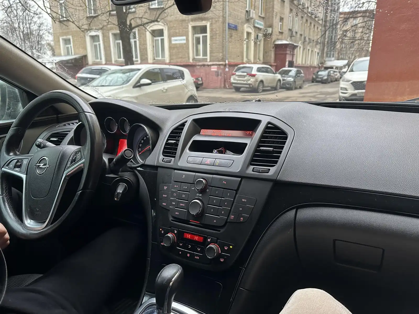 Фото автомобиля OPEL INSIGNIA, 2011 — госномер М158СН21. Цвет: ЧЕРНЫЙ