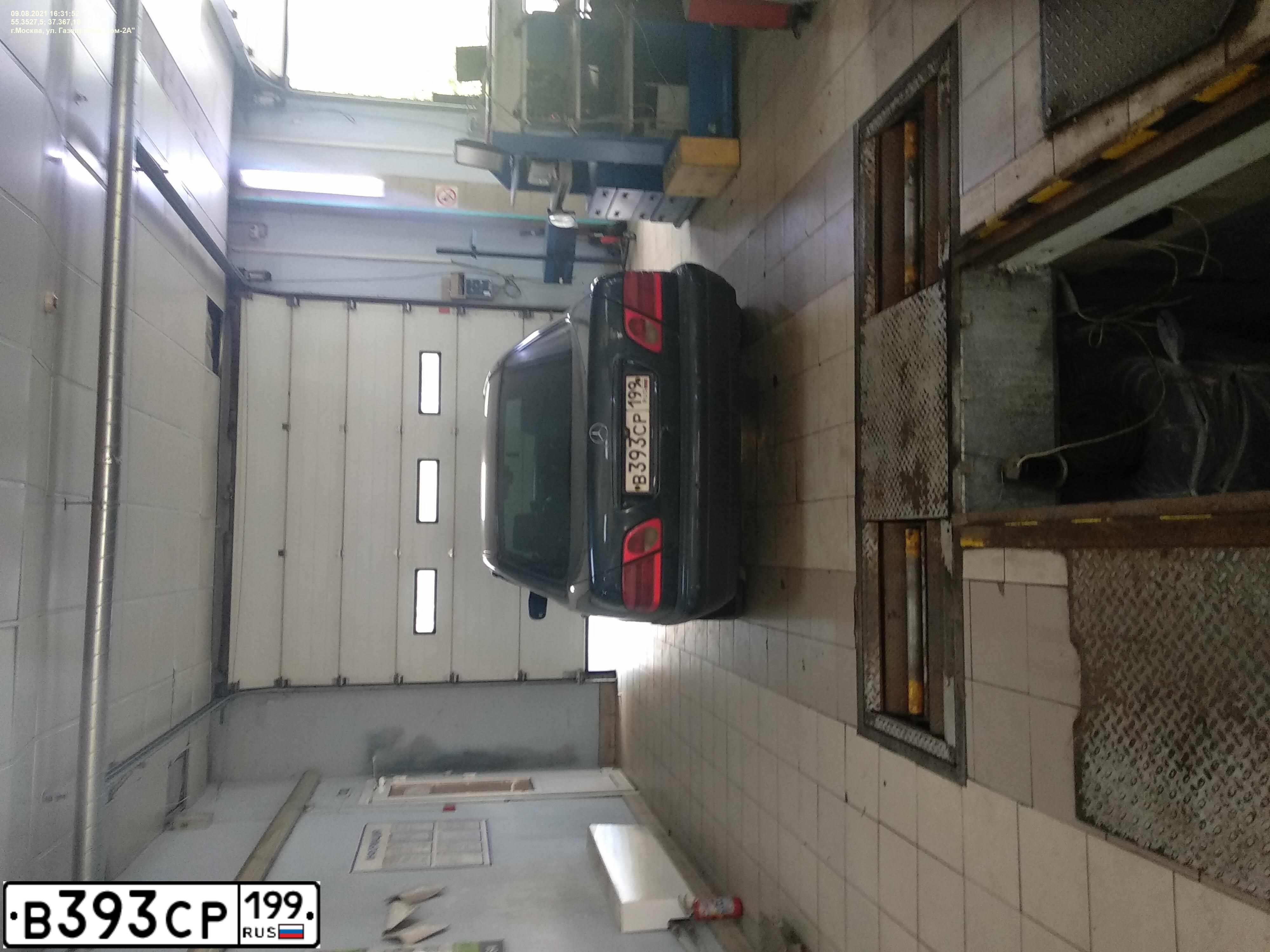Фото автомобиля MERCEDES E-KLASSE, 1999 — госномер В393СР199. Цвет: ЧЕРНЫЙ МЕТАЛЛИК