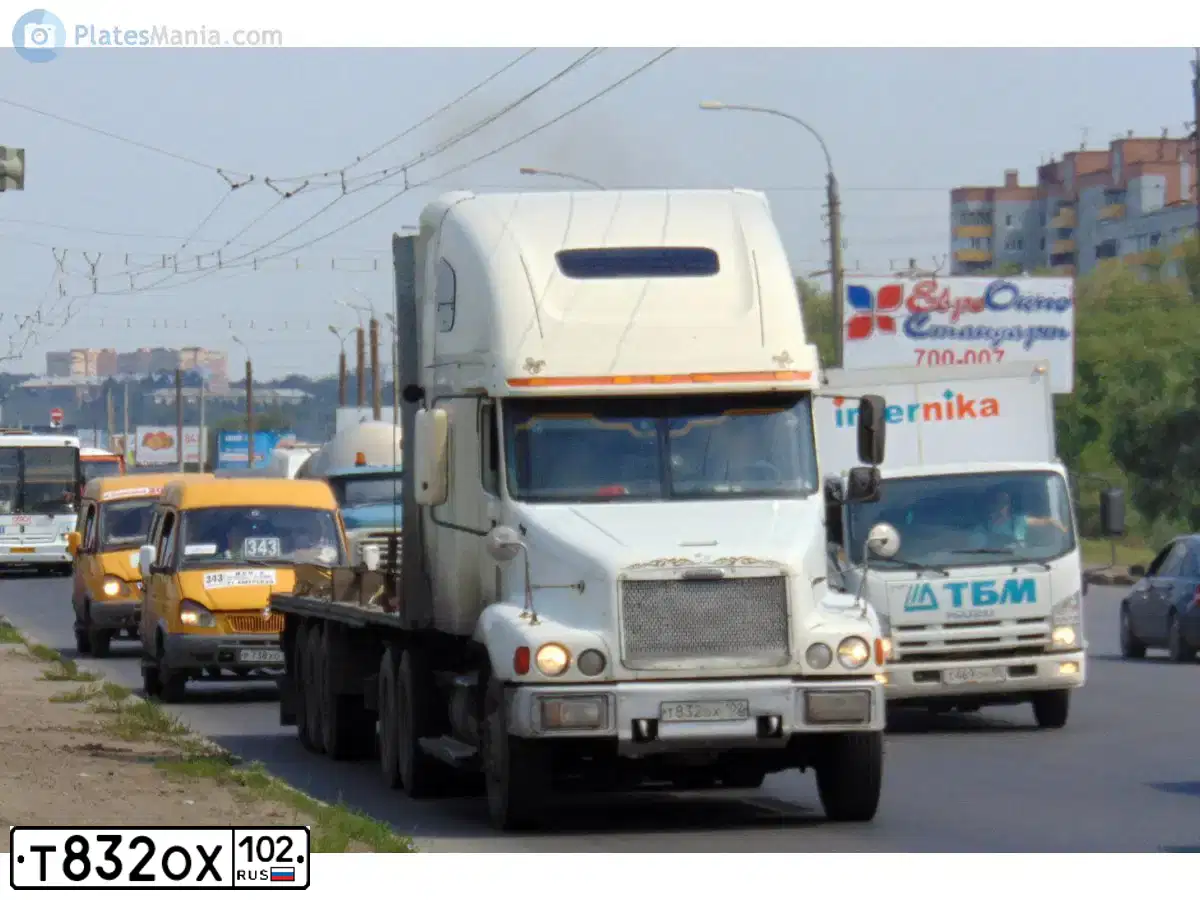 Фото автомобиля FREIGHTLINER CENTURY S/T, 2002 — госномер А049ЕН716. Цвет: Белый