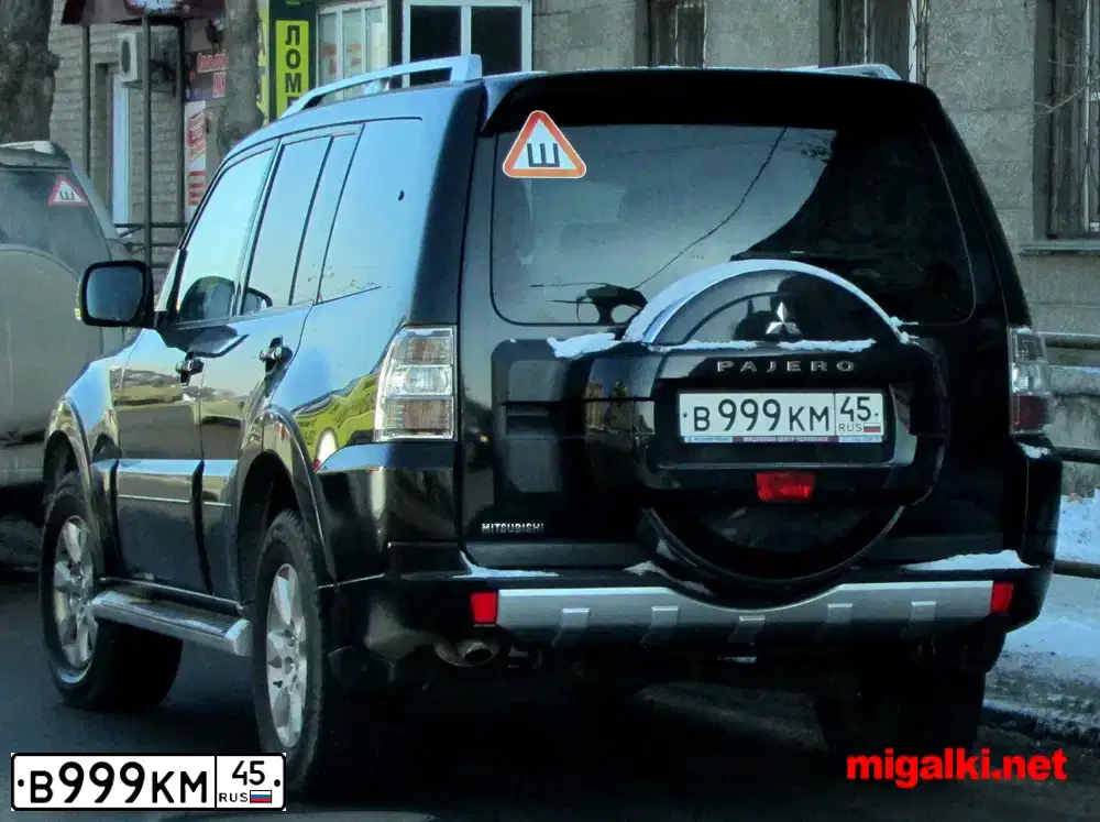 Фото автомобиля MITSUBISHI PAJERO, 2011 — госномер Е841ЕМ774. Цвет: ЧЕРНЫЙ