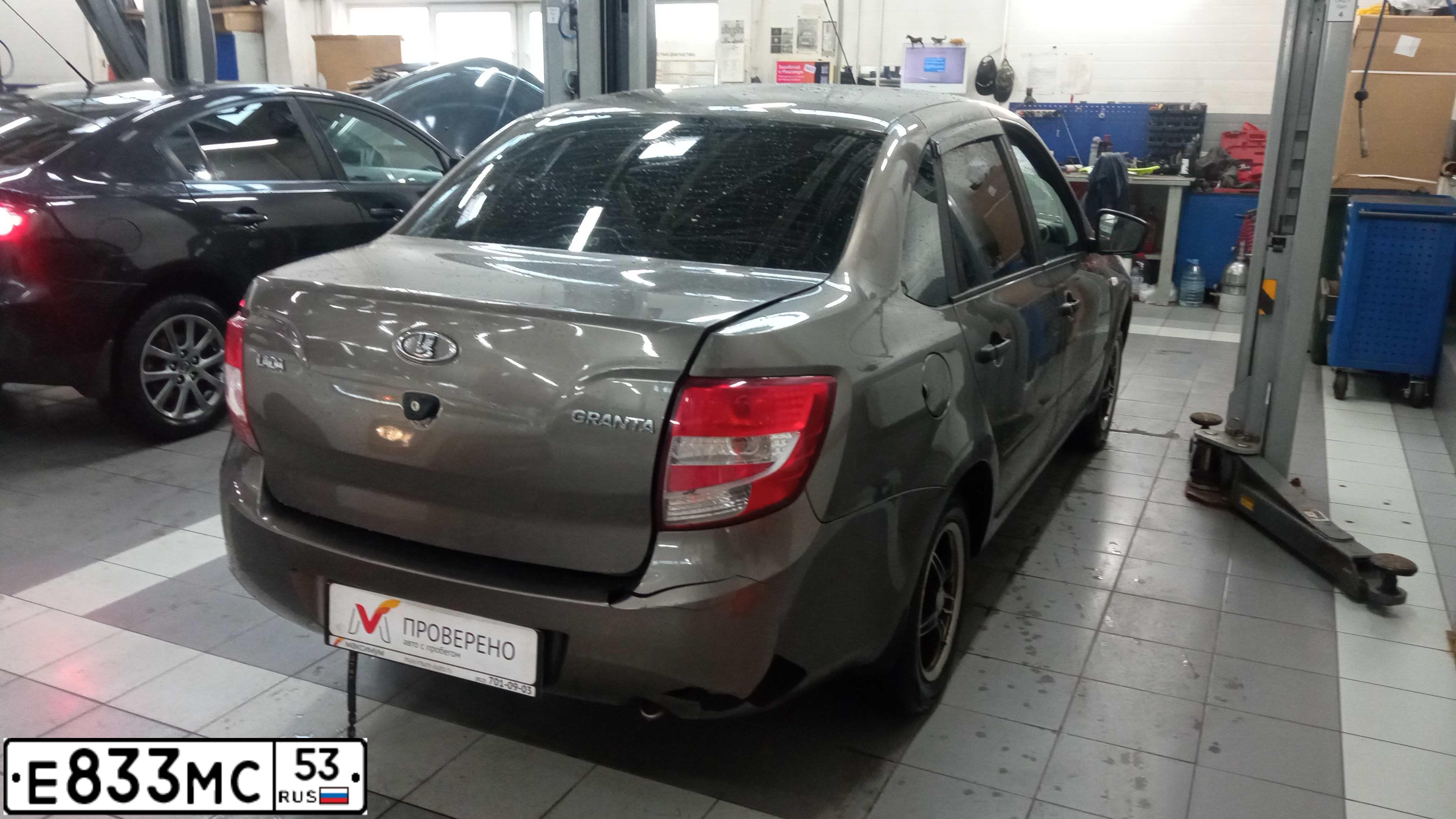 Фото автомобиля LADA GRANTA, 2018 — госномер Т999СА198. Цвет: золотисто коричневый