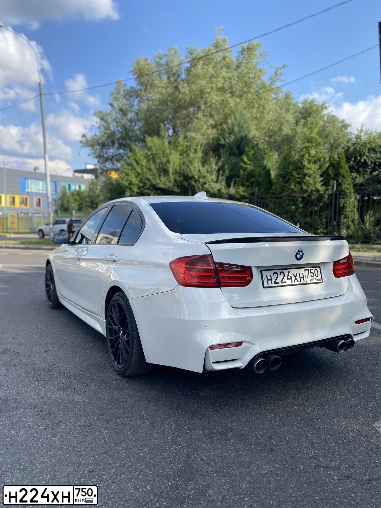 Фото автомобиля BMW SERIE 3, 2013 — госномер Н025КТ10. Цвет: Белый