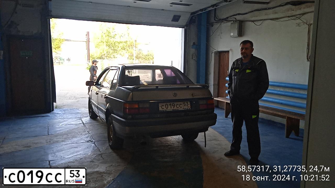 Фото автомобиля VOLKSWAGEN PASSAT, 1991 — госномер С019СС53. Цвет: БЕЖЕВЫЙ