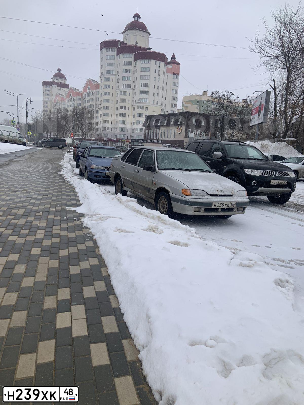 Фото автомобиля LADA 2115 SAMARA, 2006 — госномер Н239ХК48. Цвет: Светло-Серебристый металлик